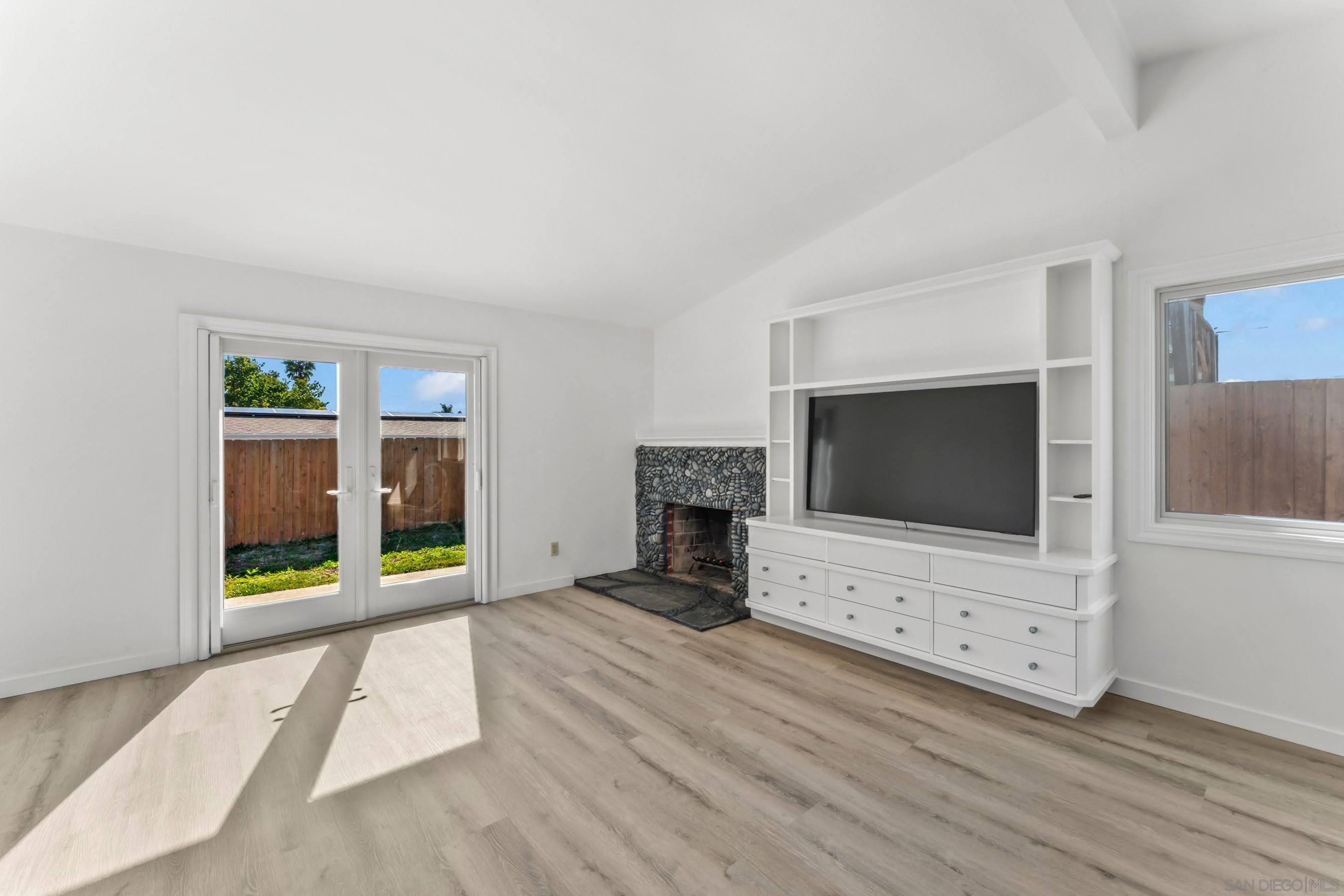 Detail Gallery Image 8 of 23 For 2663  Tonto Way, San Diego,  CA 92117 - 5 Beds | 2 Baths