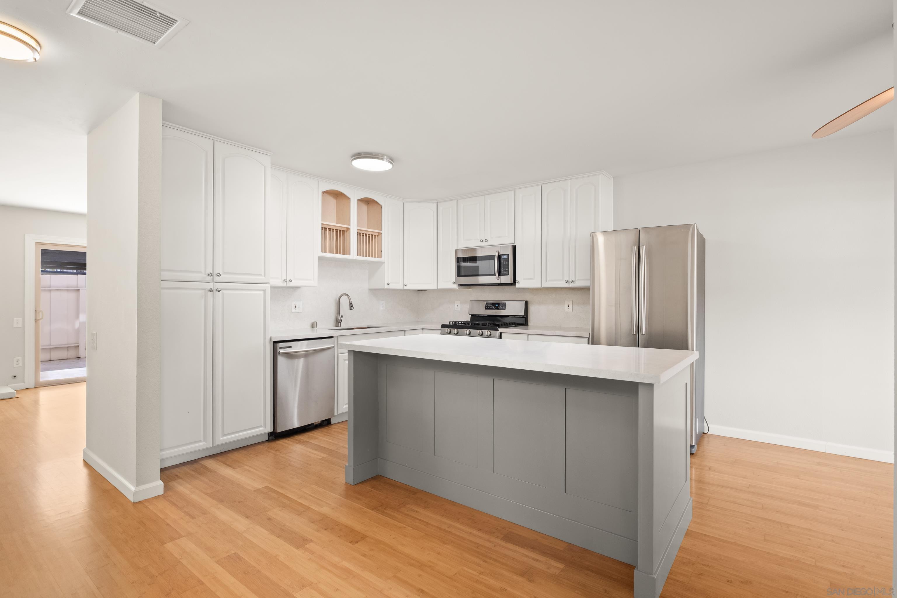 Detail Gallery Image 11 of 58 For 3281  Loma Riviera Drive, San Diego,  CA 92110 - 4 Beds | 2/1 Baths