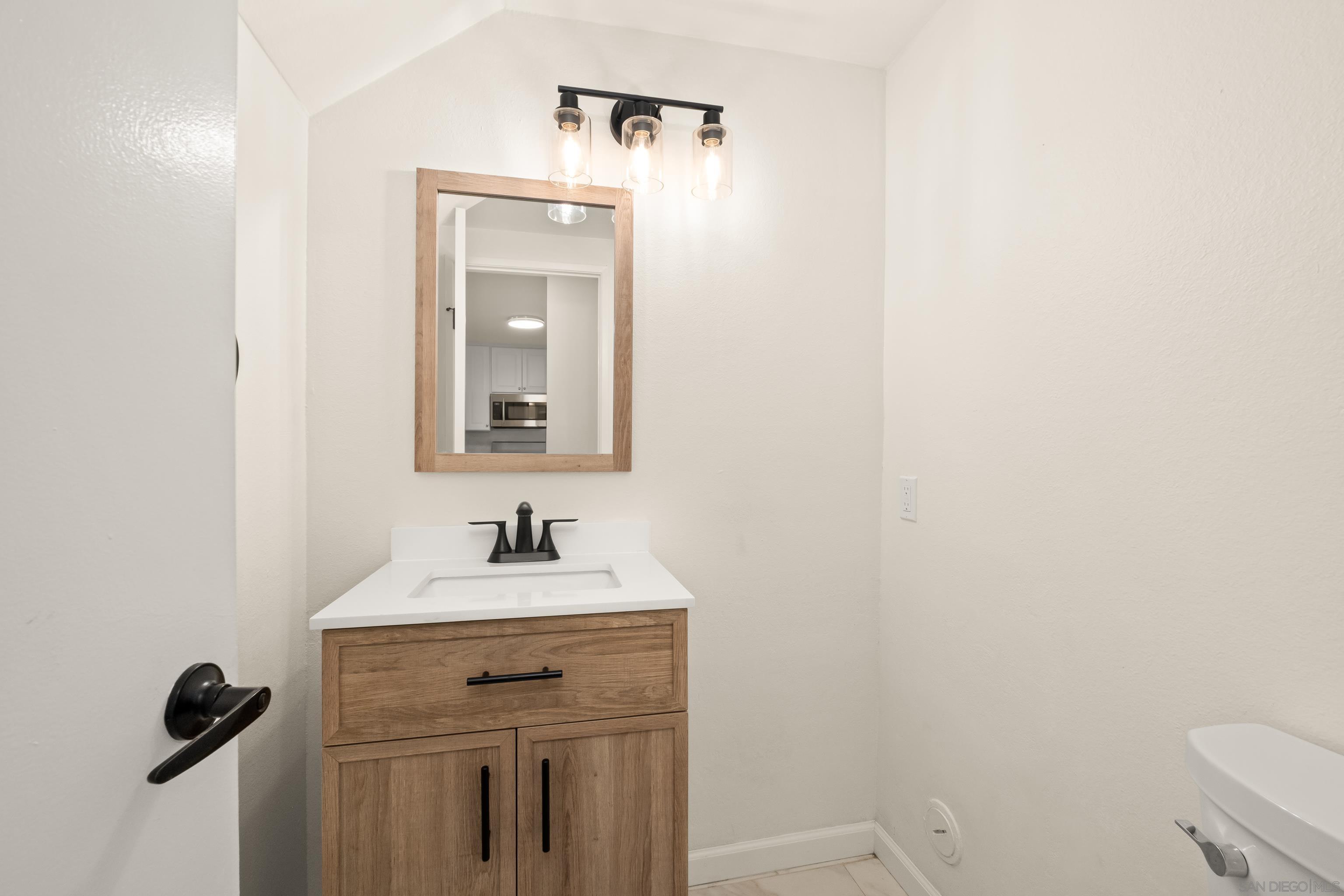 Detail Gallery Image 14 of 58 For 3281  Loma Riviera Drive, San Diego,  CA 92110 - 4 Beds | 2/1 Baths