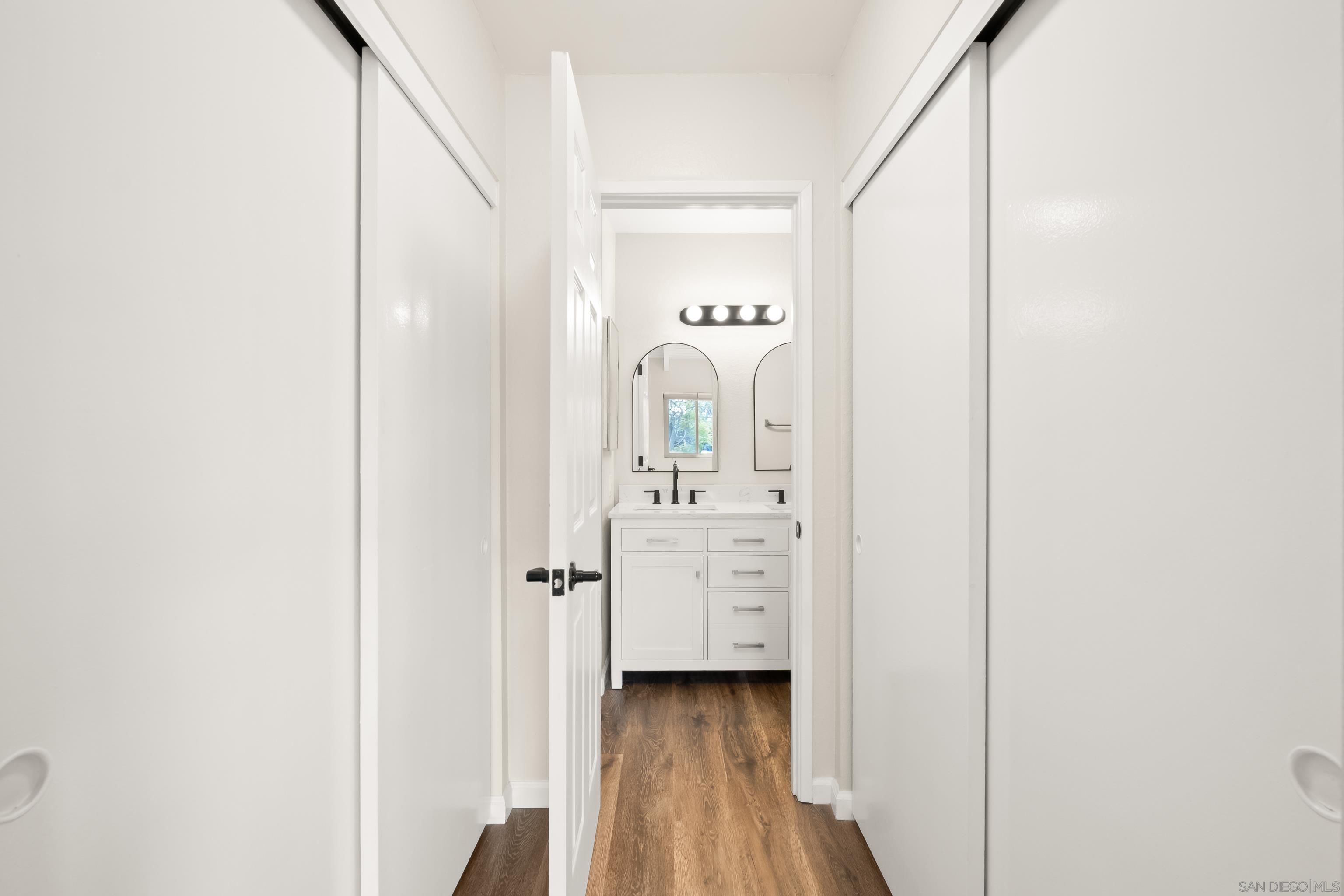 Detail Gallery Image 19 of 58 For 3281  Loma Riviera Drive, San Diego,  CA 92110 - 4 Beds | 2/1 Baths