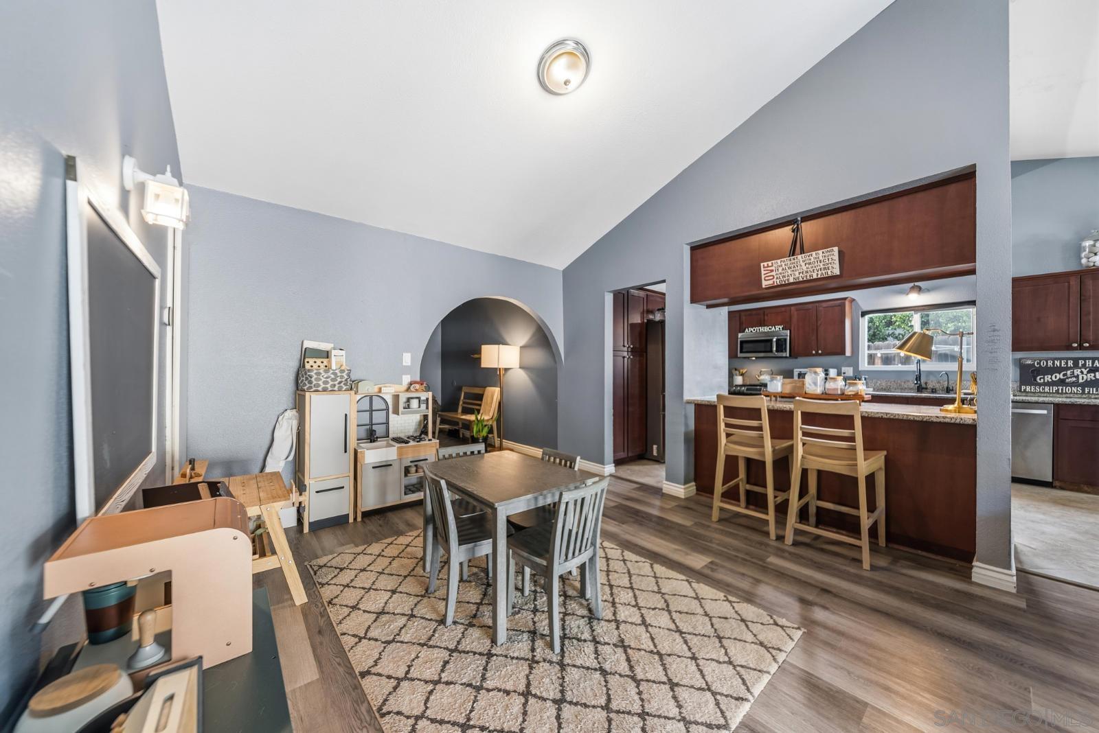 Detail Gallery Image 11 of 41 For 1104  Hoover St, Escondido,  CA 92027 - 5 Beds | 2 Baths