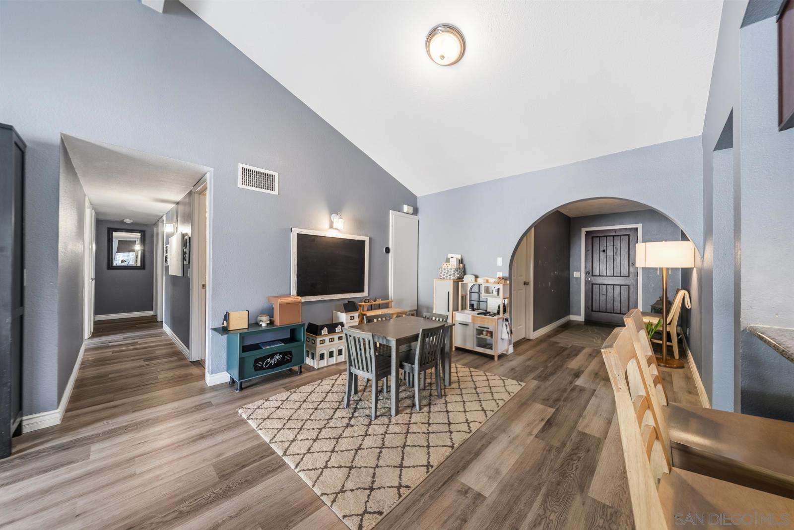 Detail Gallery Image 12 of 41 For 1104  Hoover St, Escondido,  CA 92027 - 5 Beds | 2 Baths