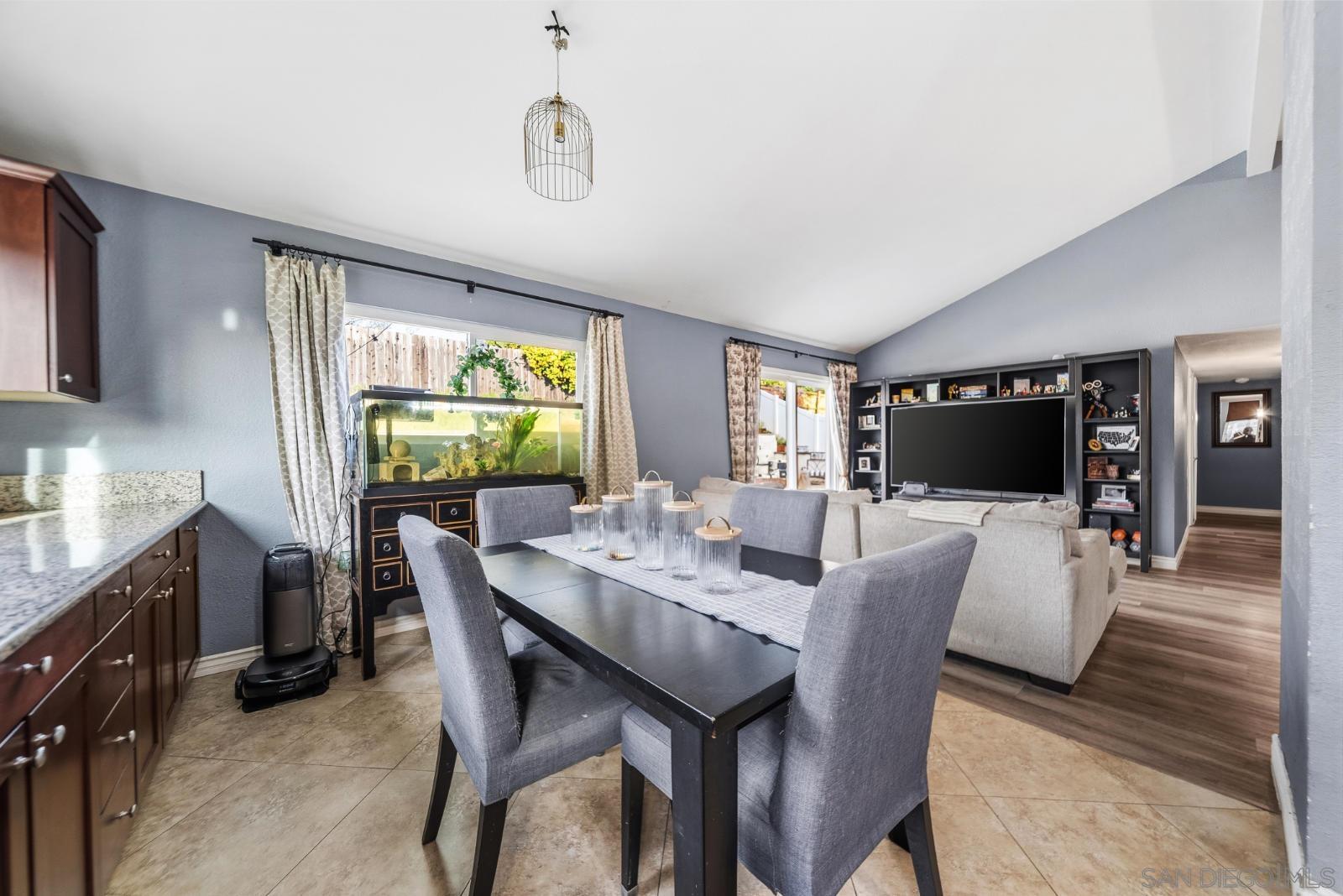 Detail Gallery Image 13 of 41 For 1104  Hoover St, Escondido,  CA 92027 - 5 Beds | 2 Baths