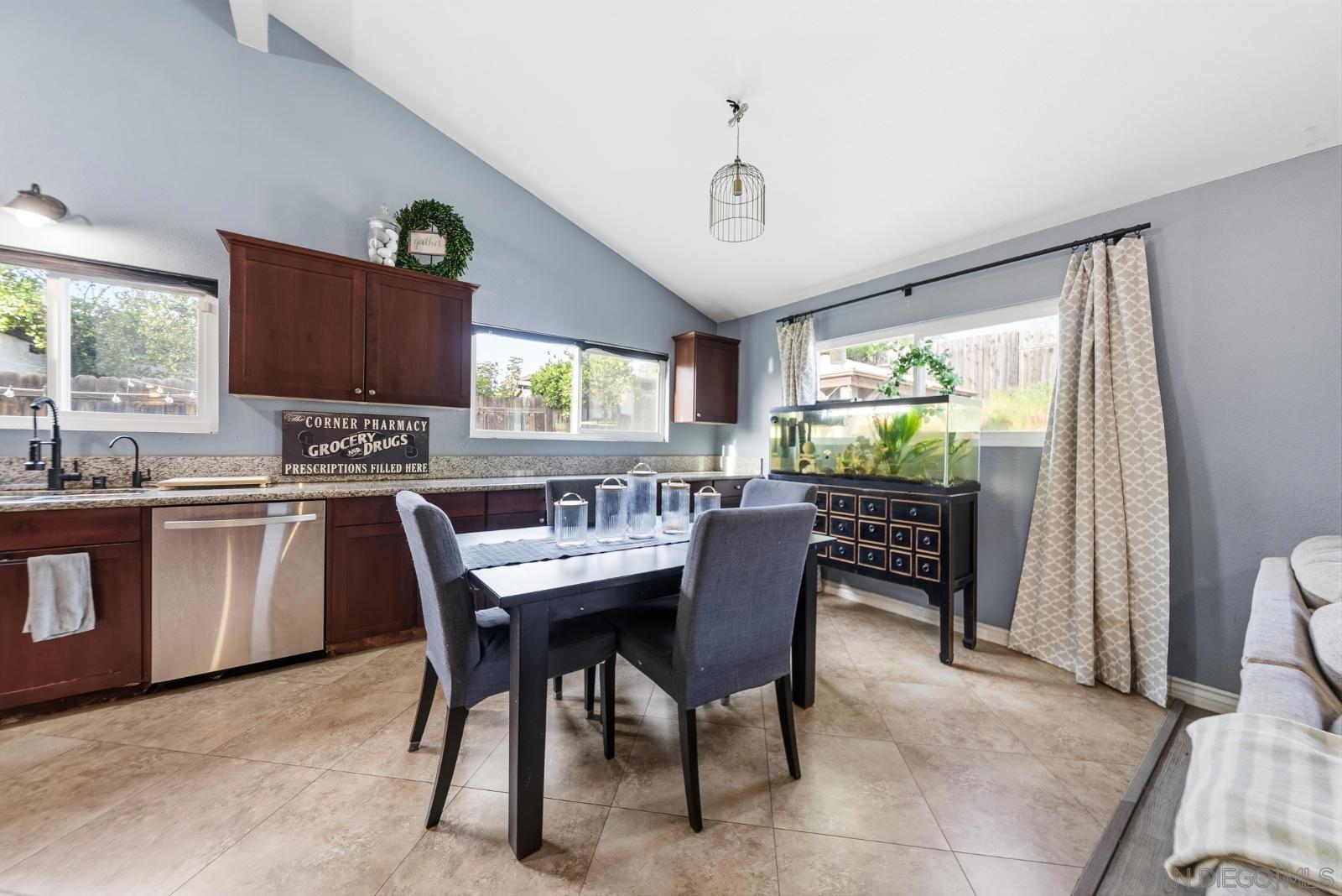 Detail Gallery Image 15 of 41 For 1104  Hoover St, Escondido,  CA 92027 - 5 Beds | 2 Baths