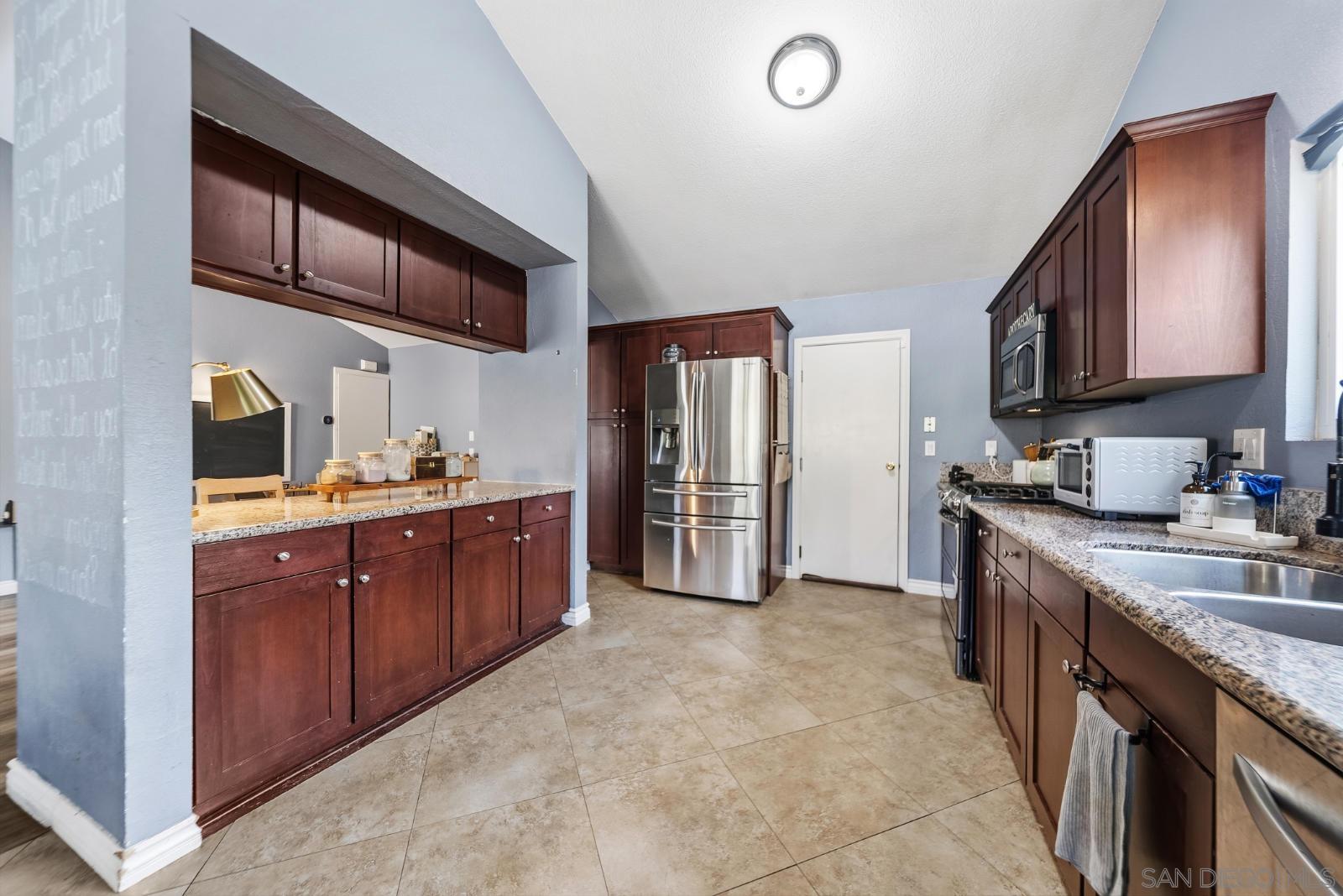 Detail Gallery Image 19 of 41 For 1104  Hoover St, Escondido,  CA 92027 - 5 Beds | 2 Baths