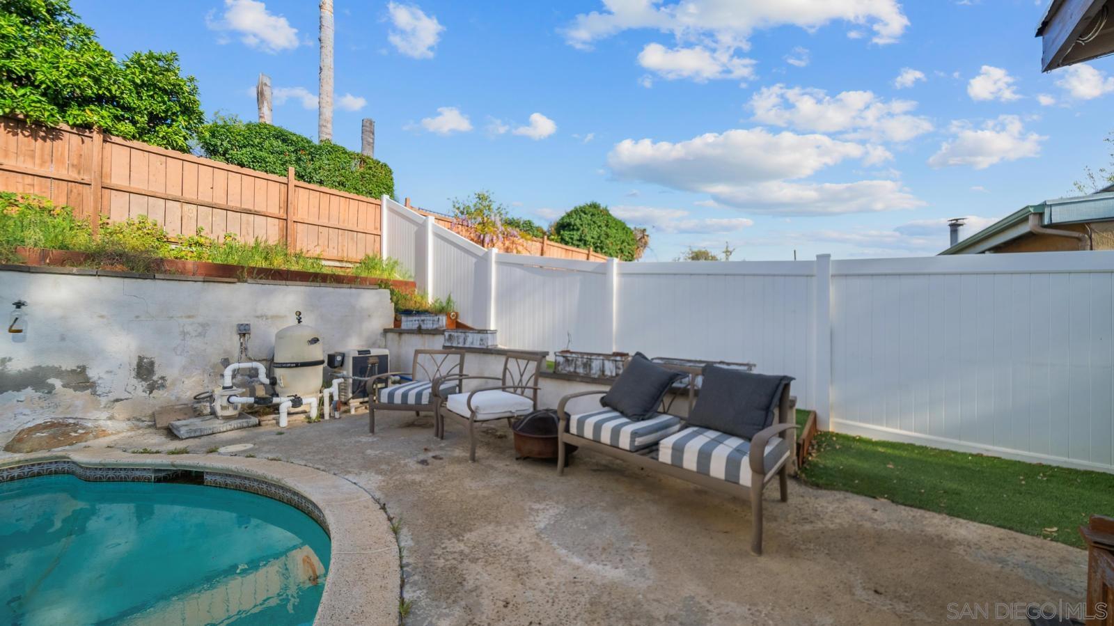 Detail Gallery Image 32 of 41 For 1104  Hoover St, Escondido,  CA 92027 - 5 Beds | 2 Baths