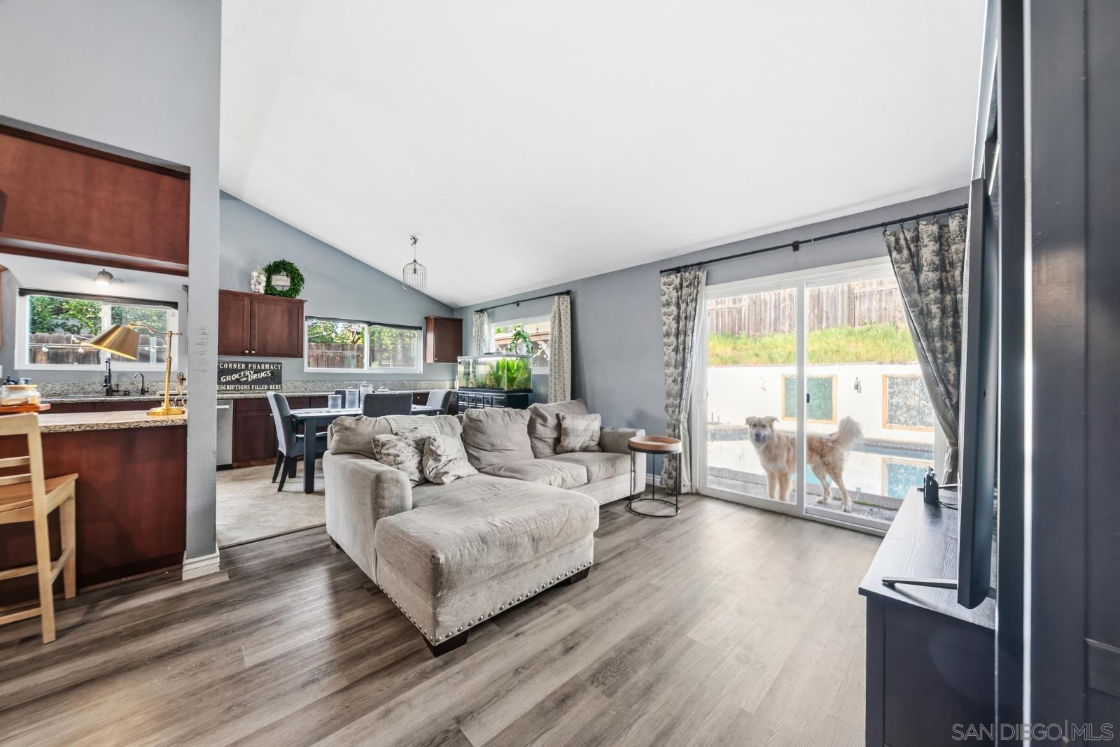 Detail Gallery Image 8 of 41 For 1104  Hoover St, Escondido,  CA 92027 - 5 Beds | 2 Baths