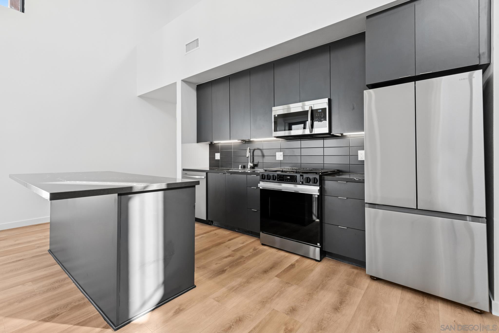 Detail Gallery Image 2 of 15 For 3922  Park Blvd  601, San Diego,  CA 92103 - 1 Beds | 1/1 Baths