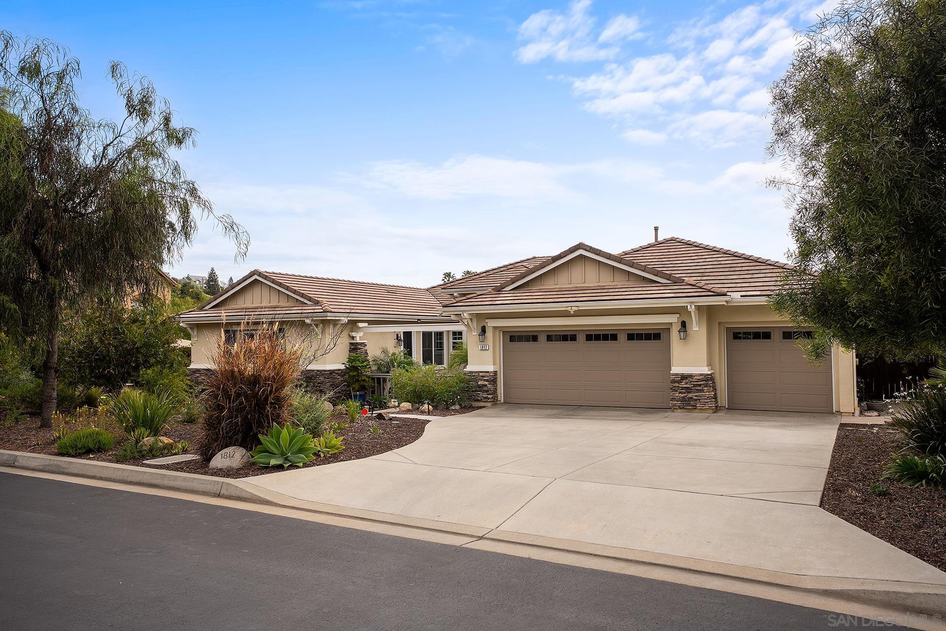 Detail Gallery Image 3 of 49 For 1812  Hayden Ranch Rd, Vista,  CA 92084 - 4 Beds | 3/1 Baths