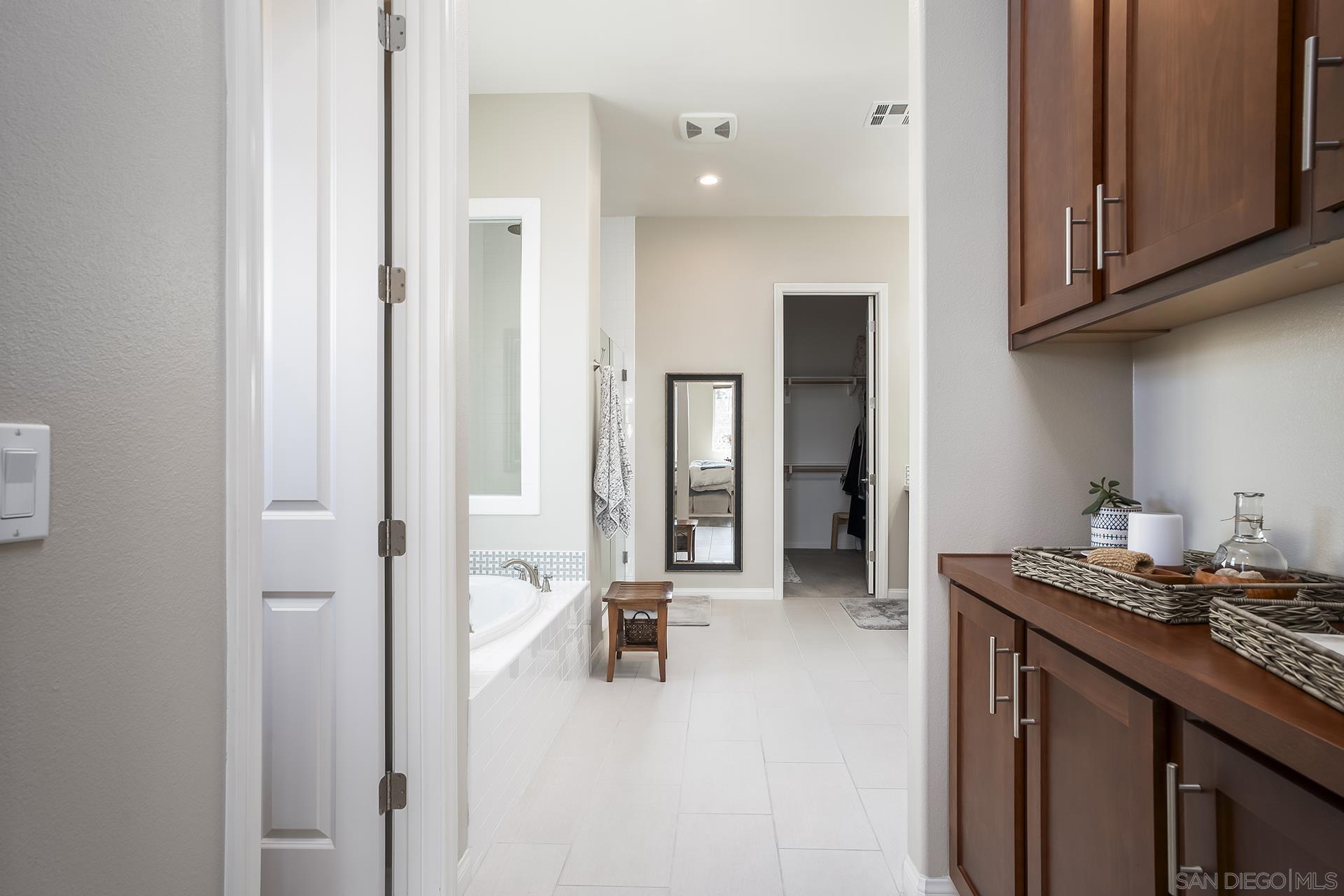 Detail Gallery Image 21 of 49 For 1812  Hayden Ranch Rd, Vista,  CA 92084 - 4 Beds | 3/1 Baths