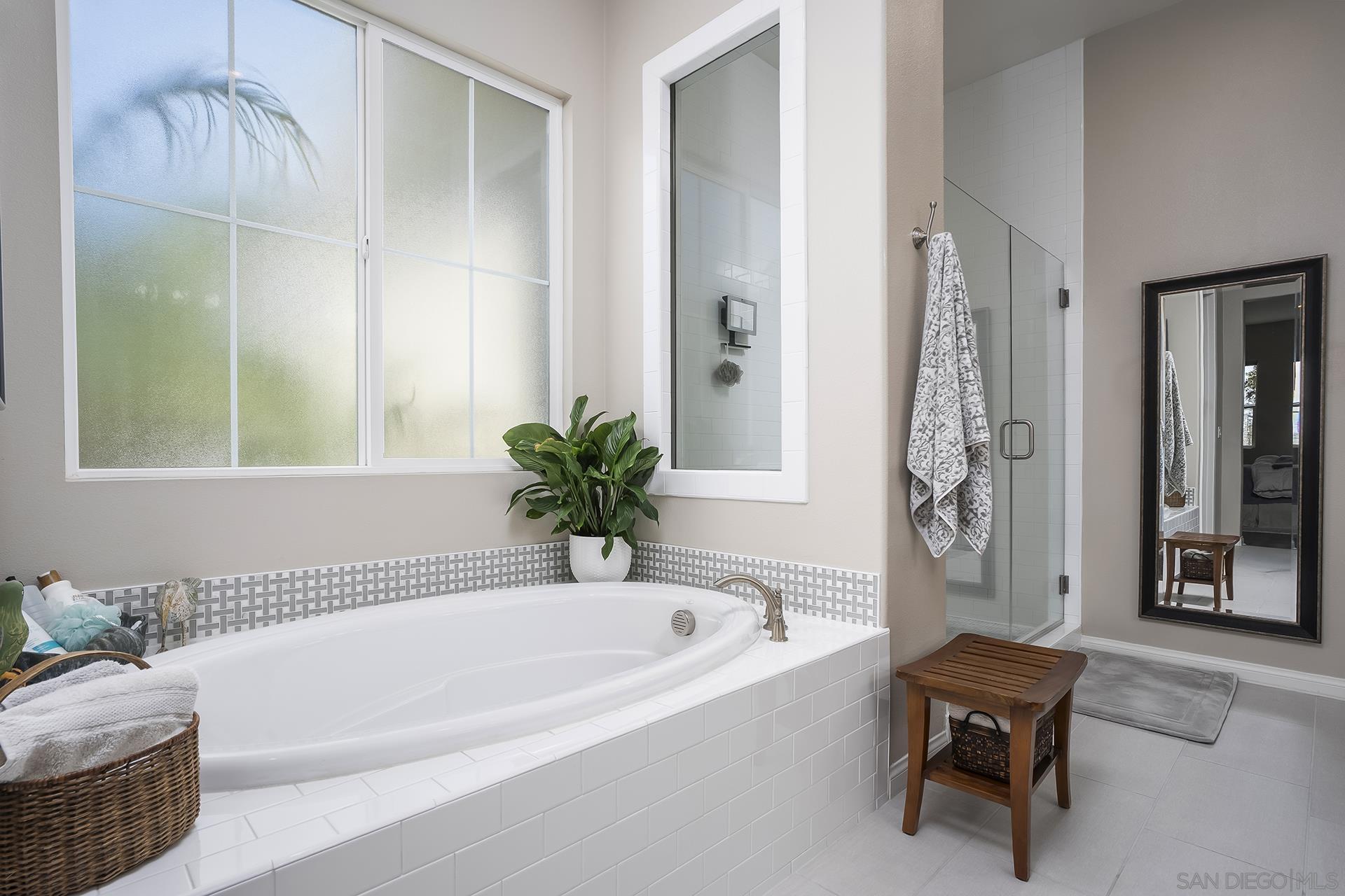 Detail Gallery Image 24 of 49 For 1812  Hayden Ranch Rd, Vista,  CA 92084 - 4 Beds | 3/1 Baths