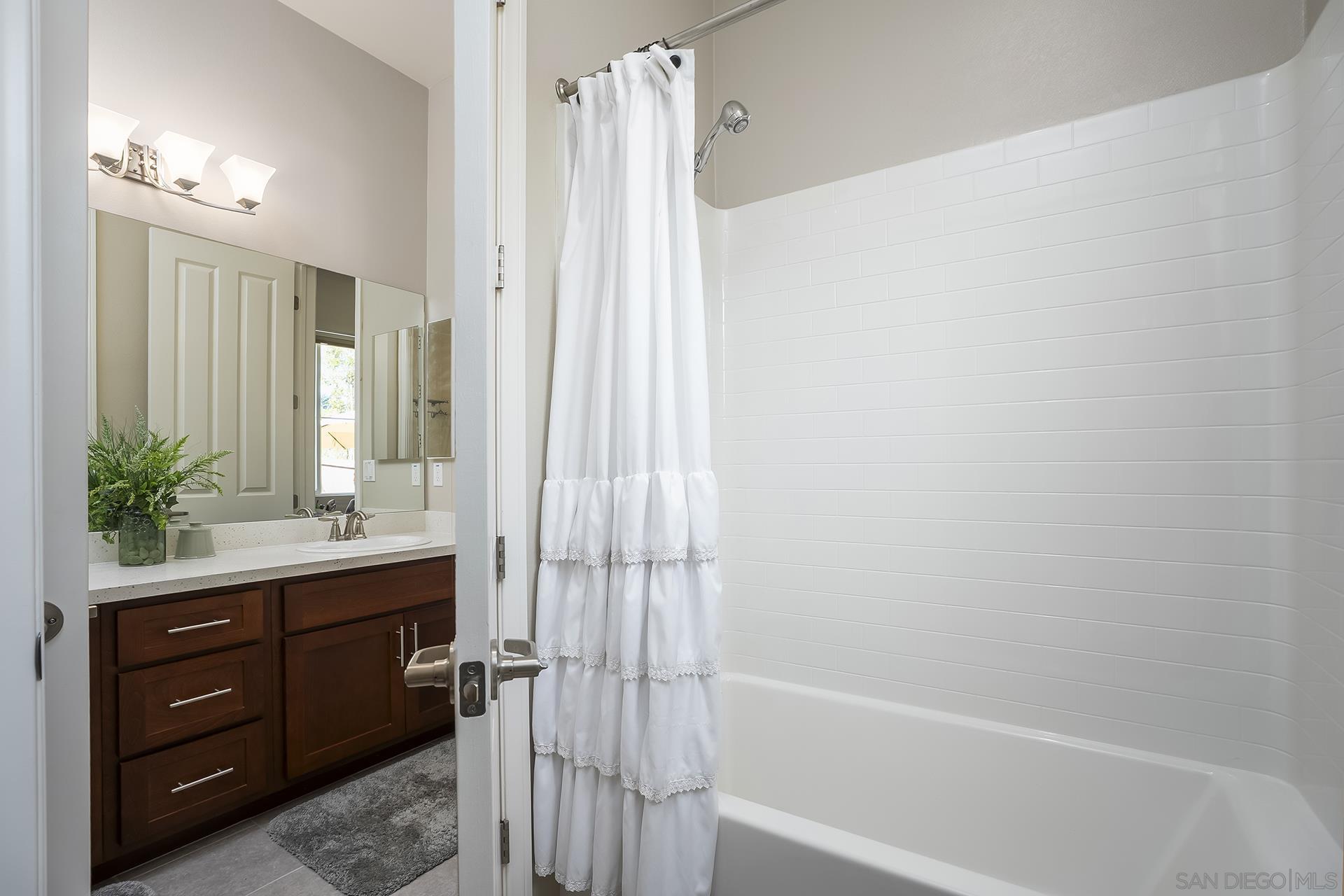 Detail Gallery Image 31 of 49 For 1812  Hayden Ranch Rd, Vista,  CA 92084 - 4 Beds | 3/1 Baths