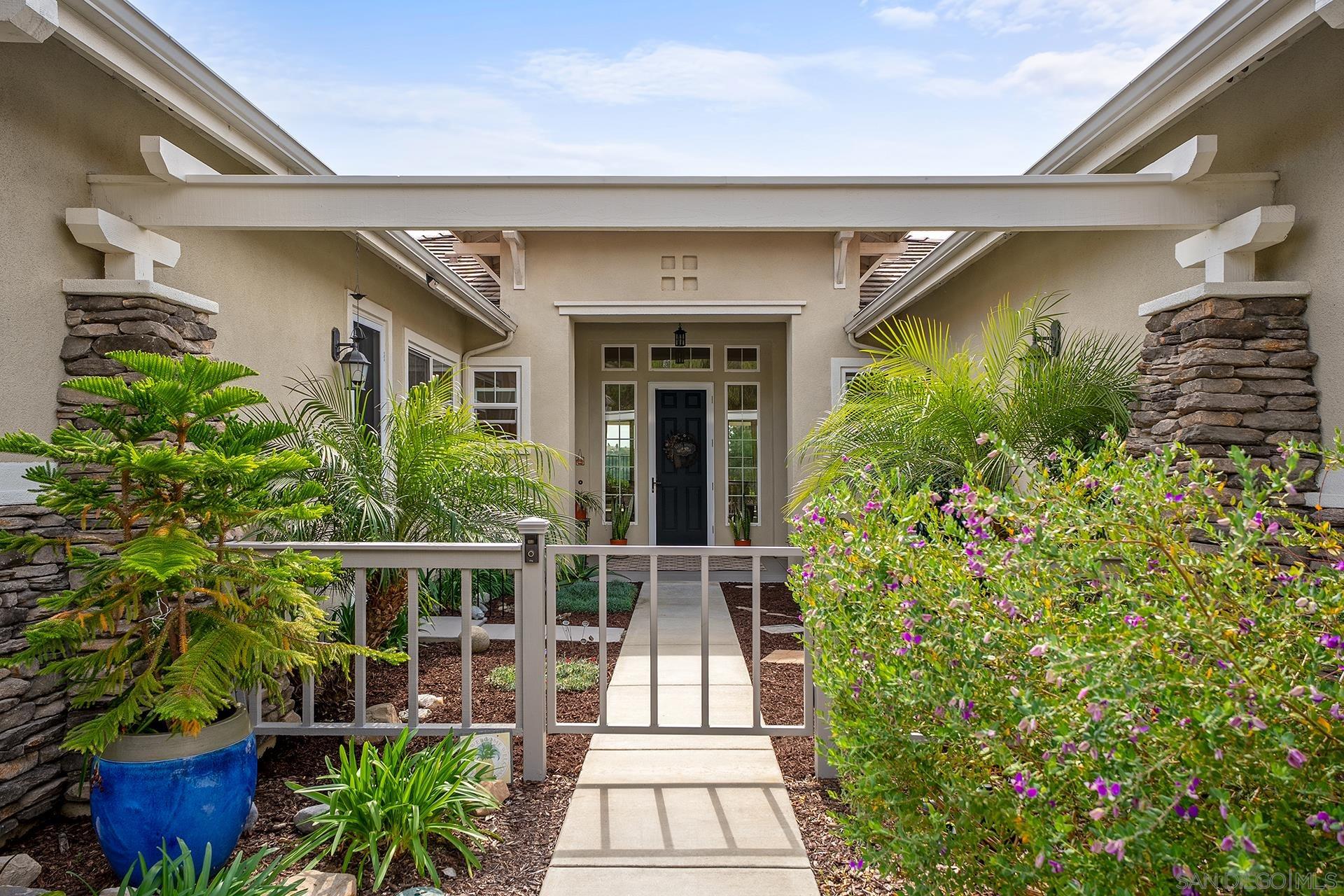 Detail Gallery Image 5 of 49 For 1812  Hayden Ranch Rd, Vista,  CA 92084 - 4 Beds | 3/1 Baths