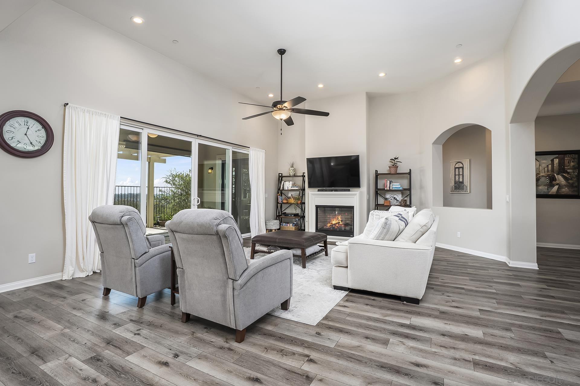 Detail Gallery Image 9 of 49 For 1812  Hayden Ranch Rd, Vista,  CA 92084 - 4 Beds | 3/1 Baths