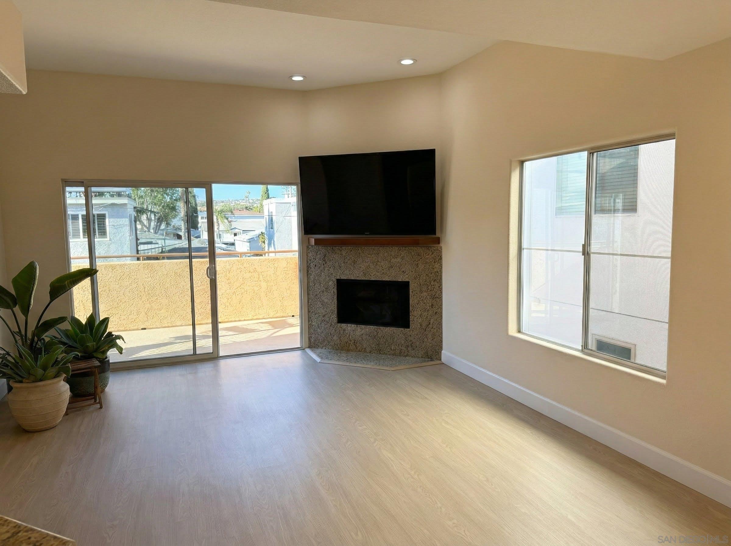 Detail Gallery Image 11 of 46 For 1418  Pacific Beach Dr, San Diego,  CA 92109 - 2 Beds | 2/1 Baths