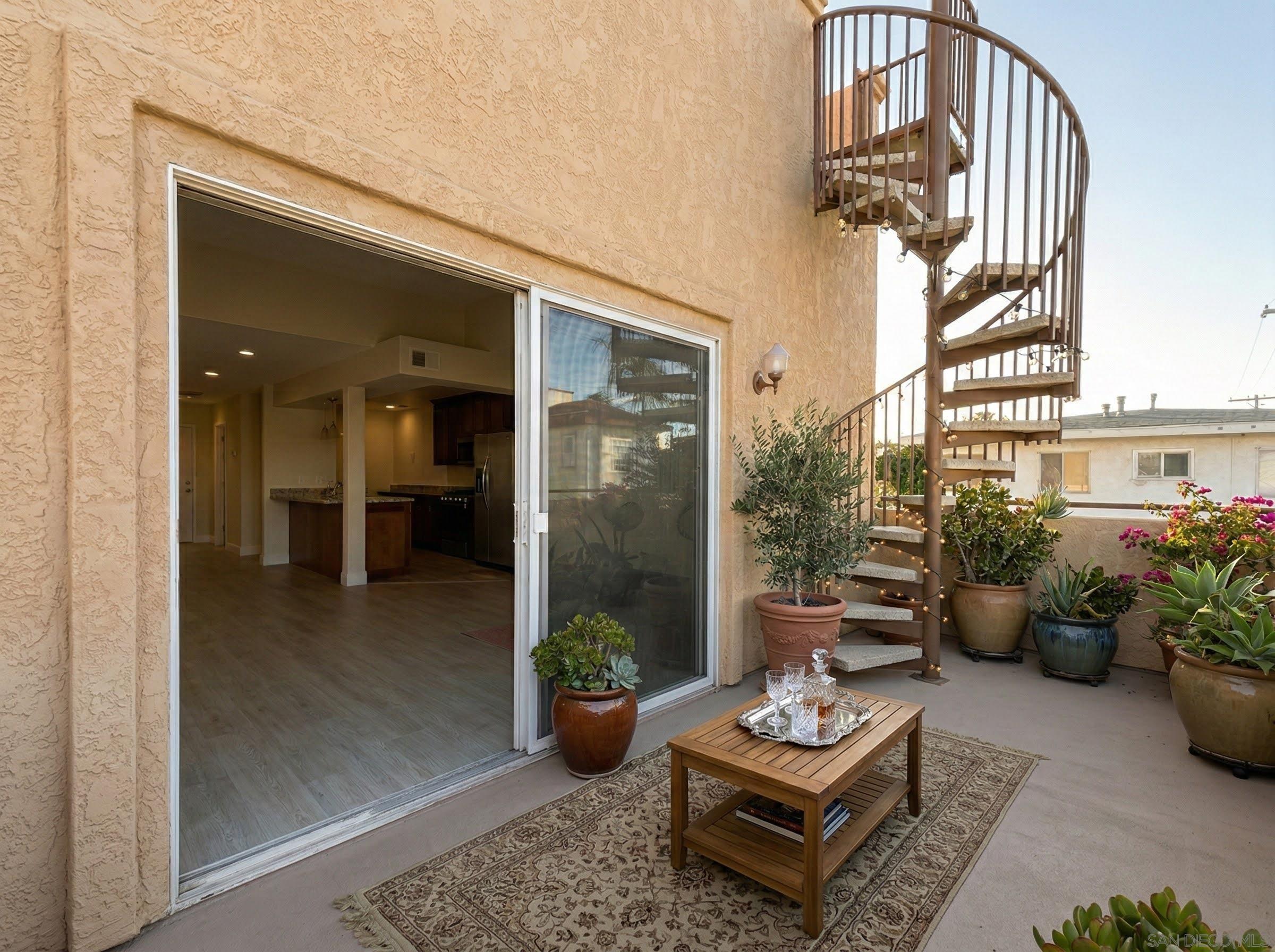 Detail Gallery Image 13 of 46 For 1418  Pacific Beach Dr, San Diego,  CA 92109 - 2 Beds | 2/1 Baths