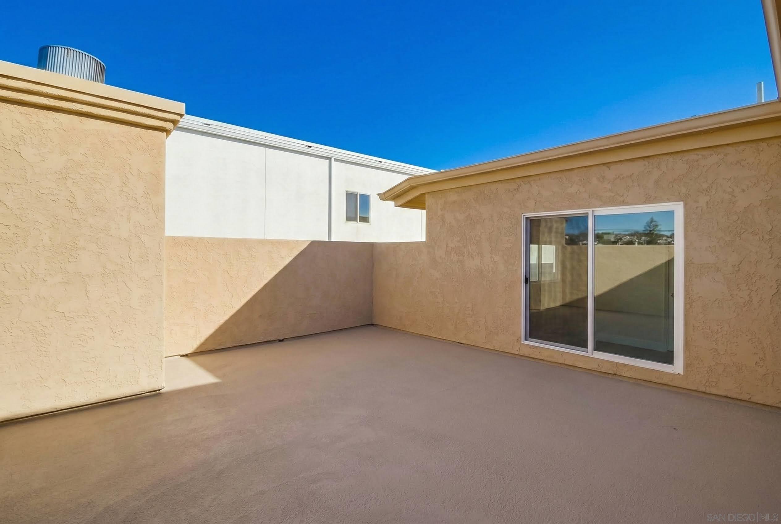 Detail Gallery Image 3 of 46 For 1418  Pacific Beach Dr, San Diego,  CA 92109 - 2 Beds | 2/1 Baths