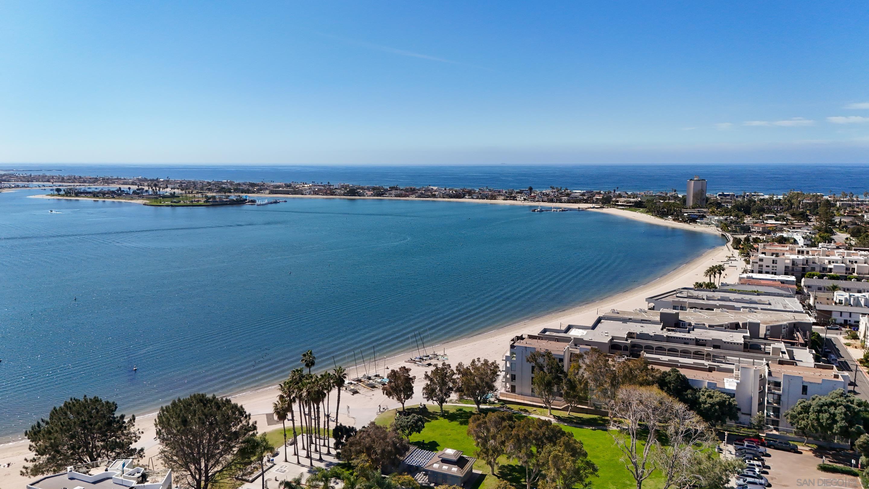 Detail Gallery Image 27 of 46 For 1418  Pacific Beach Dr, San Diego,  CA 92109 - 2 Beds | 2/1 Baths