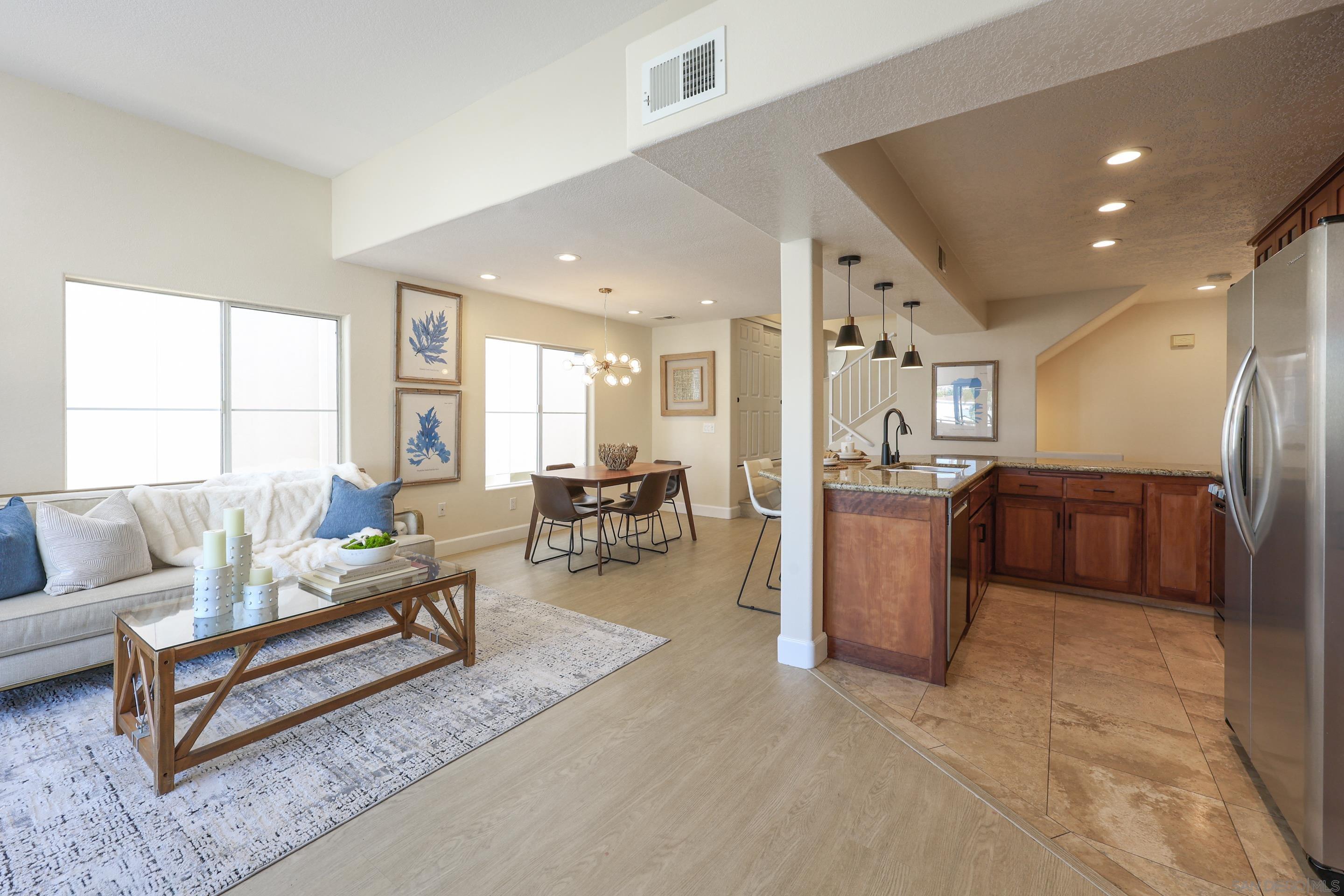 Detail Gallery Image 31 of 46 For 1418  Pacific Beach Dr, San Diego,  CA 92109 - 2 Beds | 2/1 Baths