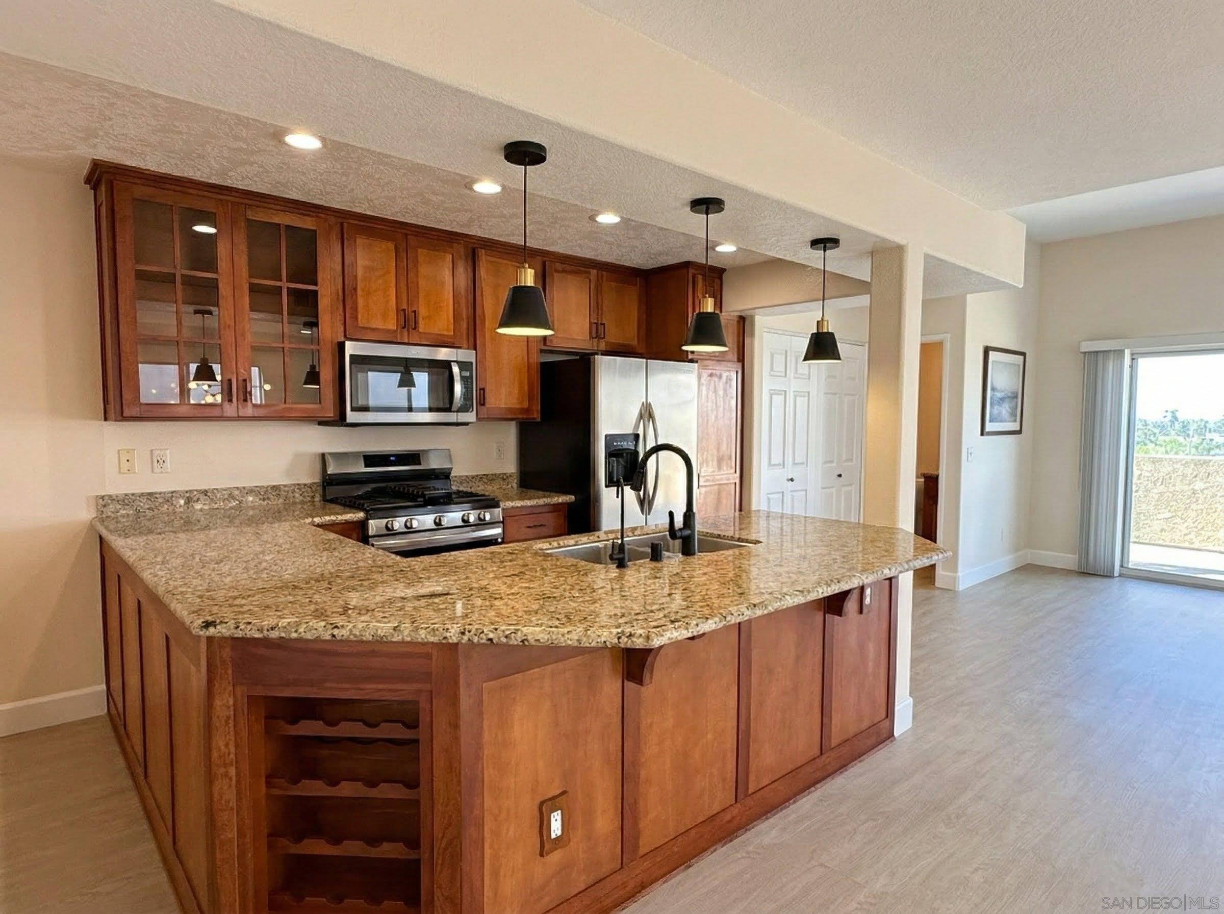 Detail Gallery Image 7 of 46 For 1418  Pacific Beach Dr, San Diego,  CA 92109 - 2 Beds | 2/1 Baths