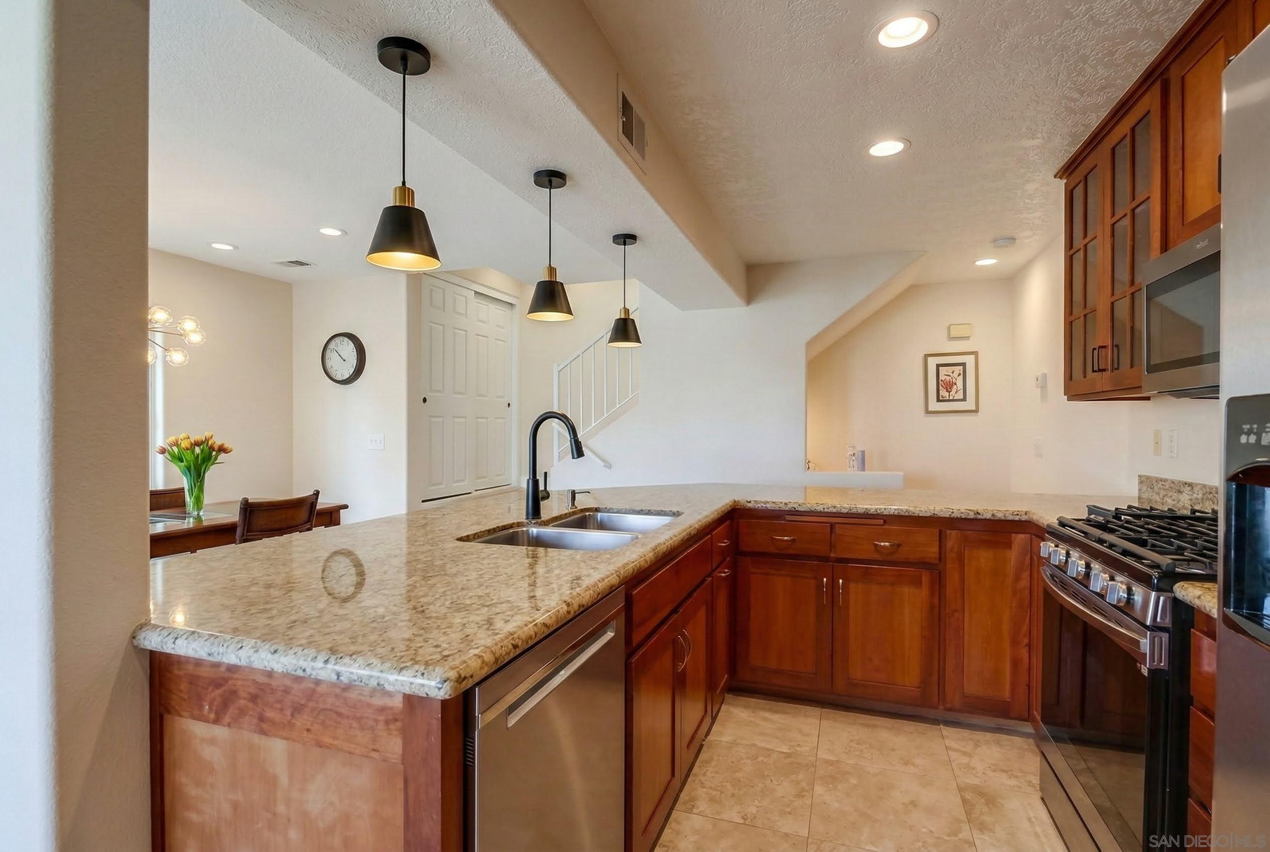 Detail Gallery Image 8 of 46 For 1418  Pacific Beach Dr, San Diego,  CA 92109 - 2 Beds | 2/1 Baths