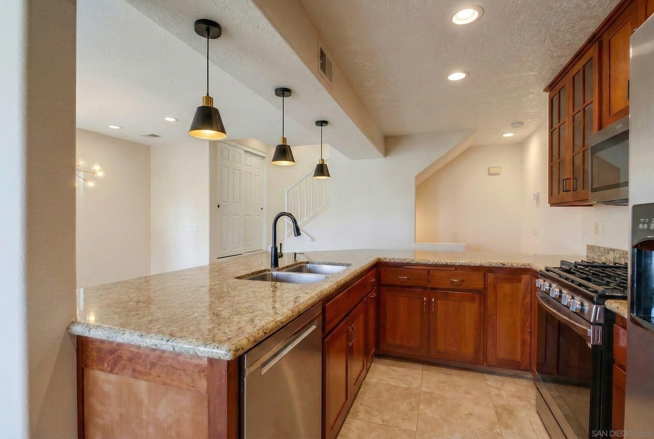 Detail Gallery Image 9 of 46 For 1418  Pacific Beach Dr, San Diego,  CA 92109 - 2 Beds | 2/1 Baths