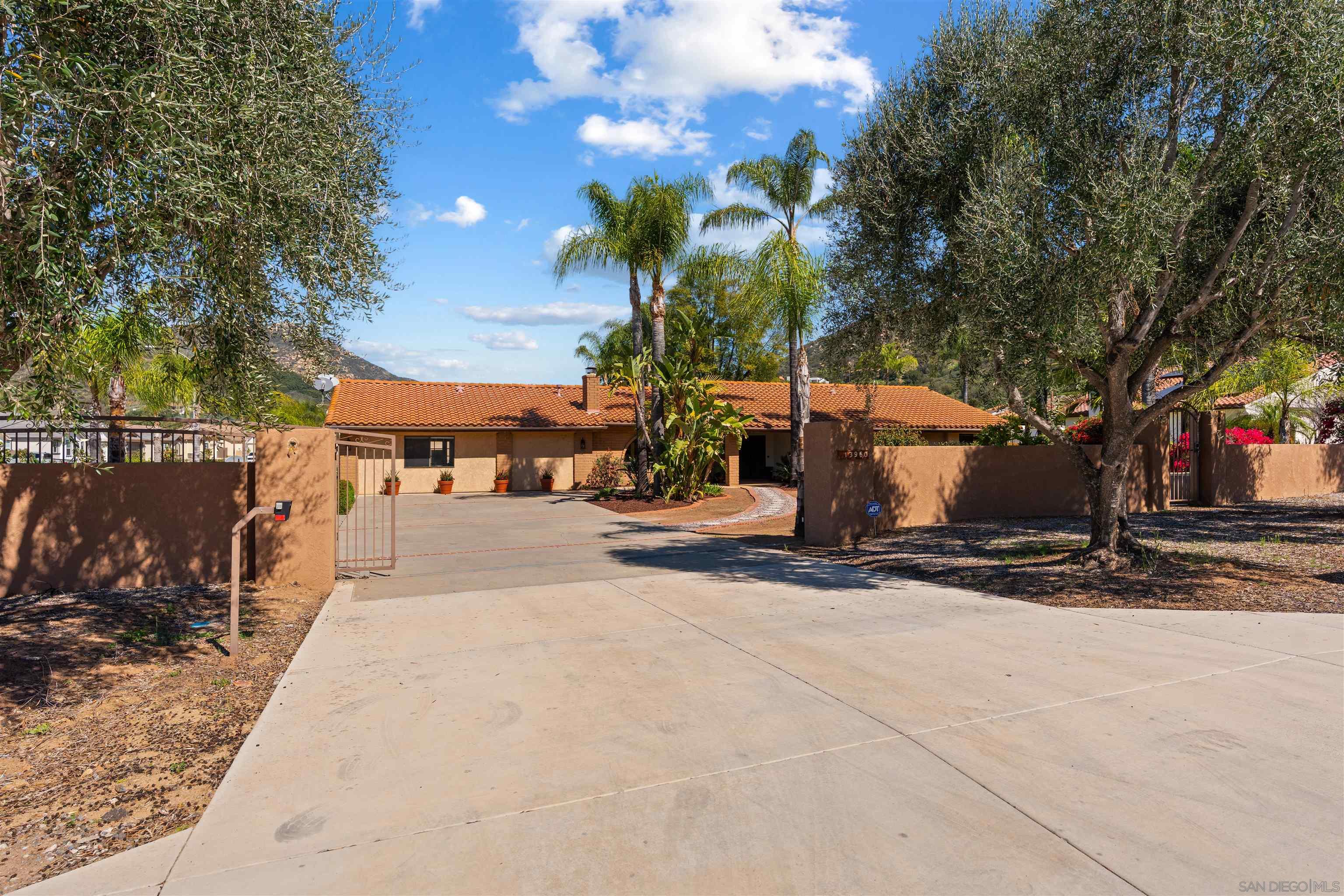 Detail Gallery Image 2 of 56 For 13960  Valle Lindo, Escondido,  CA 92027 - 4 Beds | 3/1 Baths