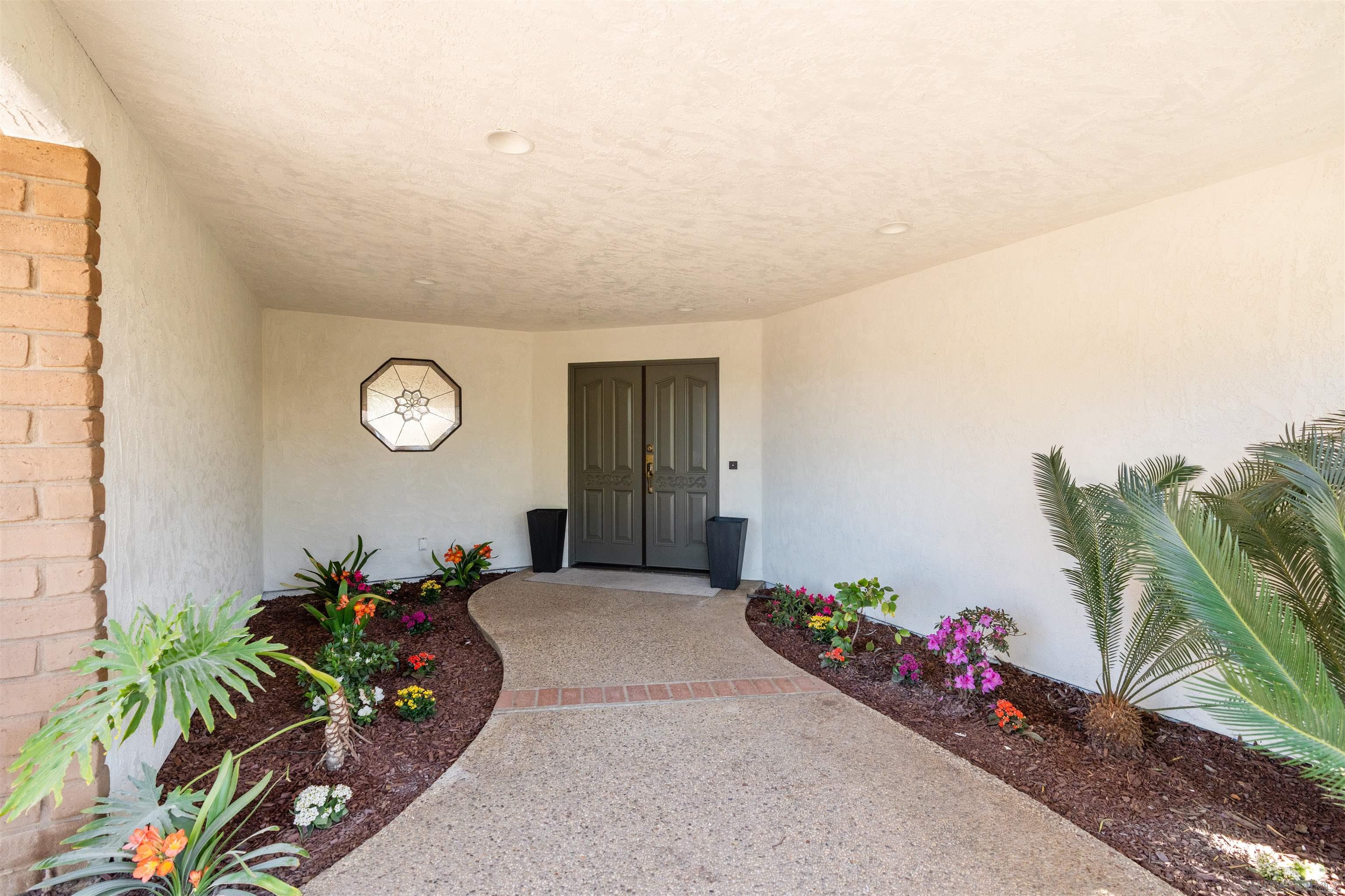 Detail Gallery Image 6 of 56 For 13960  Valle Lindo, Escondido,  CA 92027 - 4 Beds | 3/1 Baths