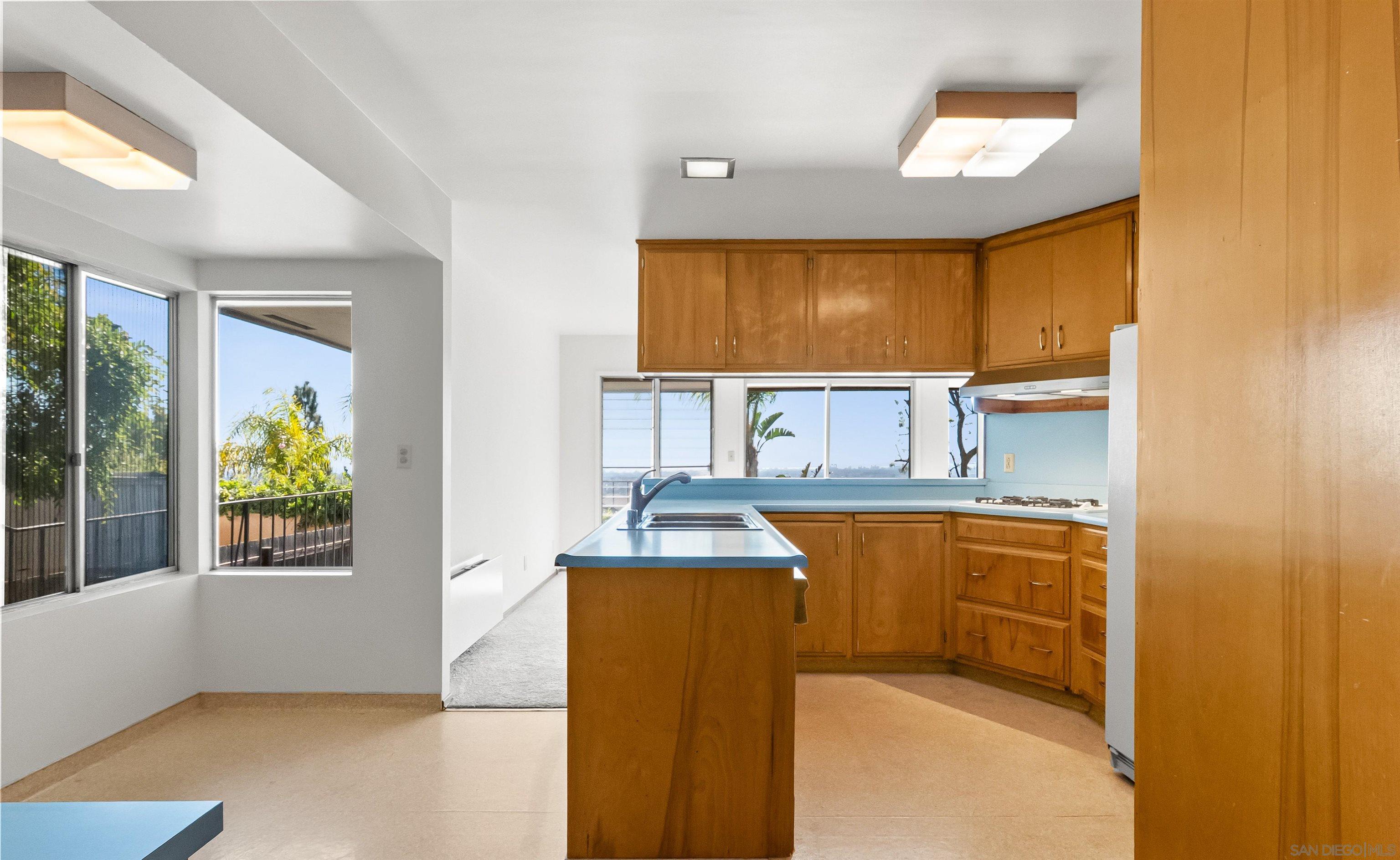 Detail Gallery Image 12 of 39 For 5868  Overlake Ave, San Diego,  CA 92120 - 5 Beds | 3/1 Baths