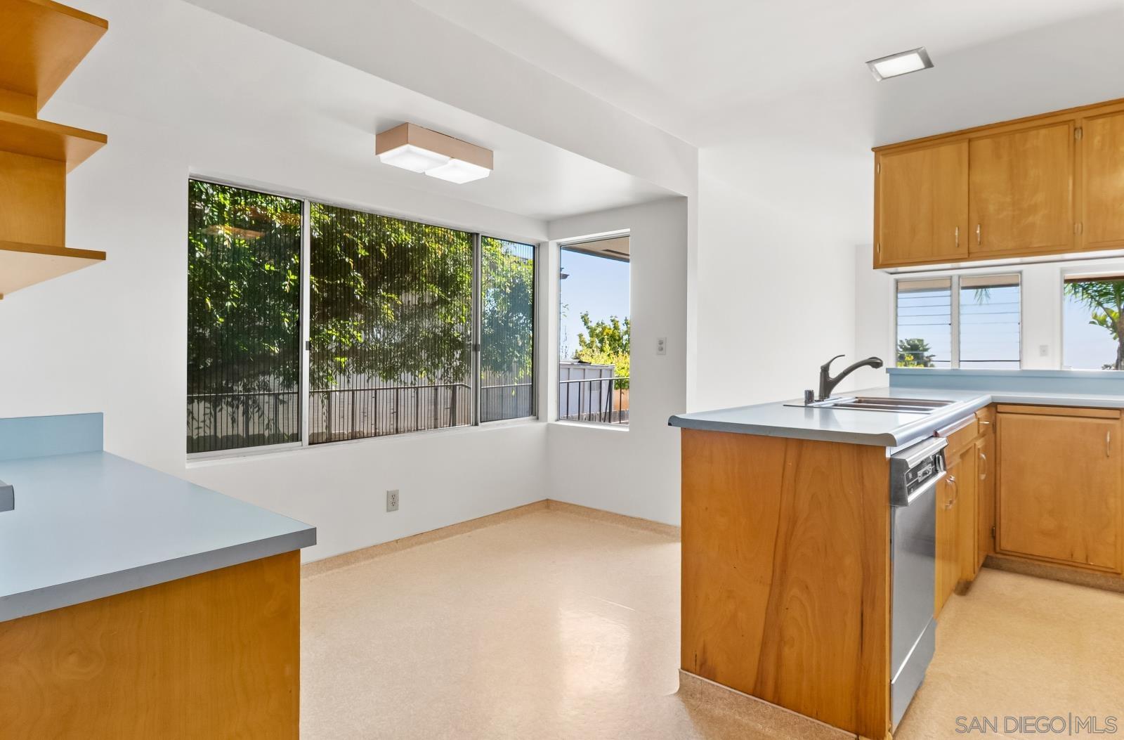 Detail Gallery Image 13 of 39 For 5868  Overlake Ave, San Diego,  CA 92120 - 5 Beds | 3/1 Baths