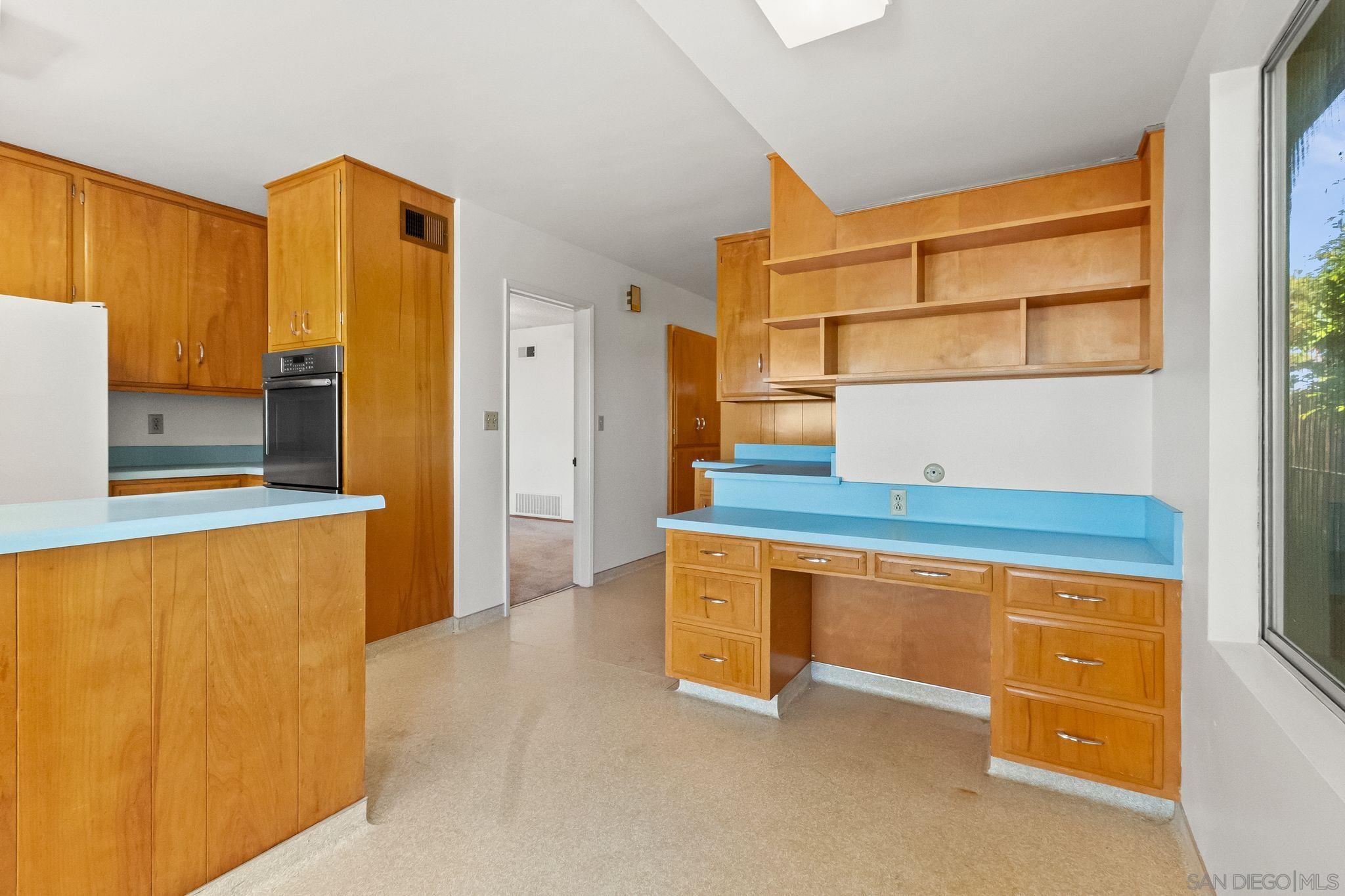 Detail Gallery Image 14 of 39 For 5868  Overlake Ave, San Diego,  CA 92120 - 5 Beds | 3/1 Baths