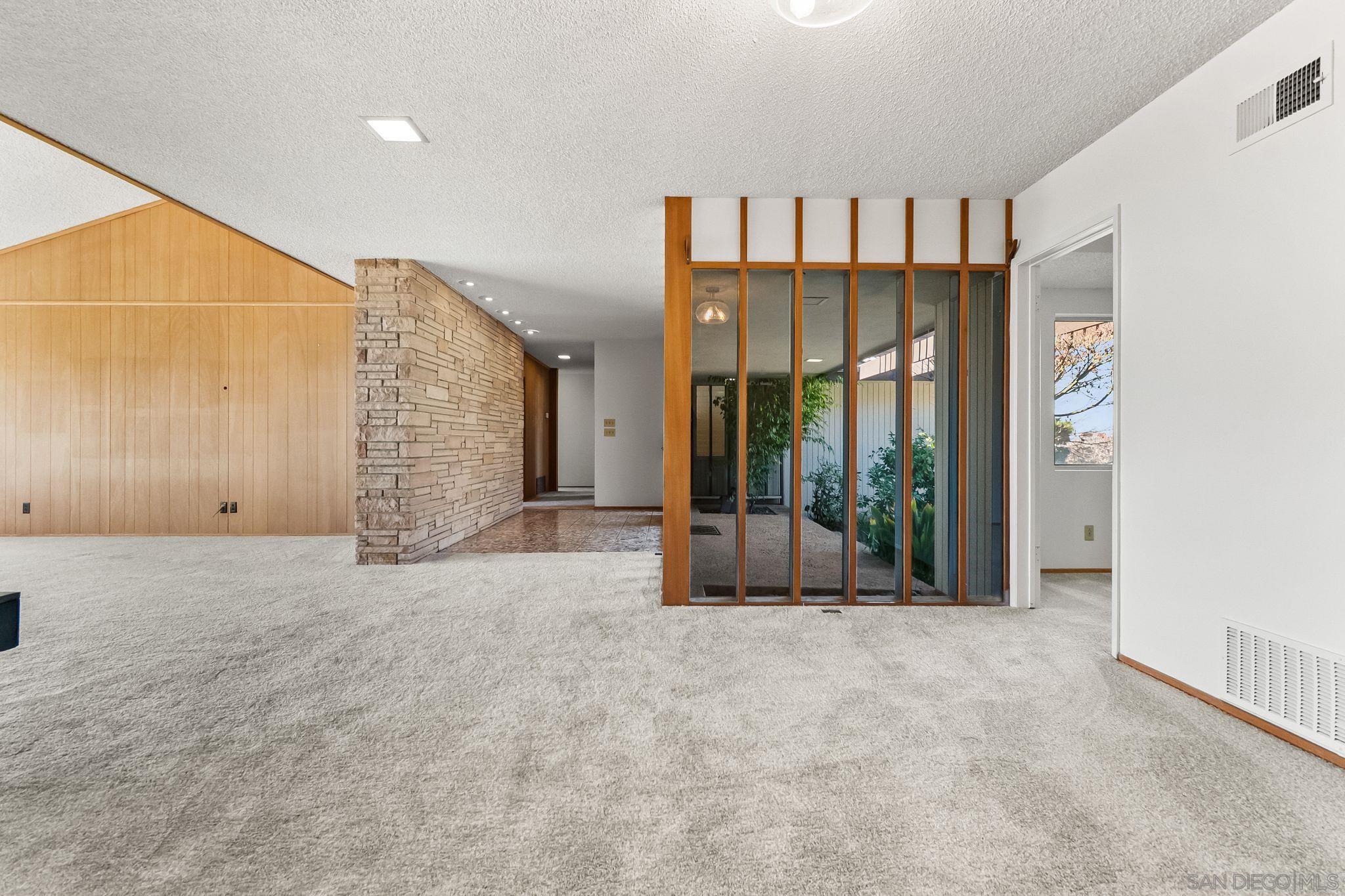 Detail Gallery Image 4 of 39 For 5868  Overlake Ave, San Diego,  CA 92120 - 5 Beds | 3/1 Baths