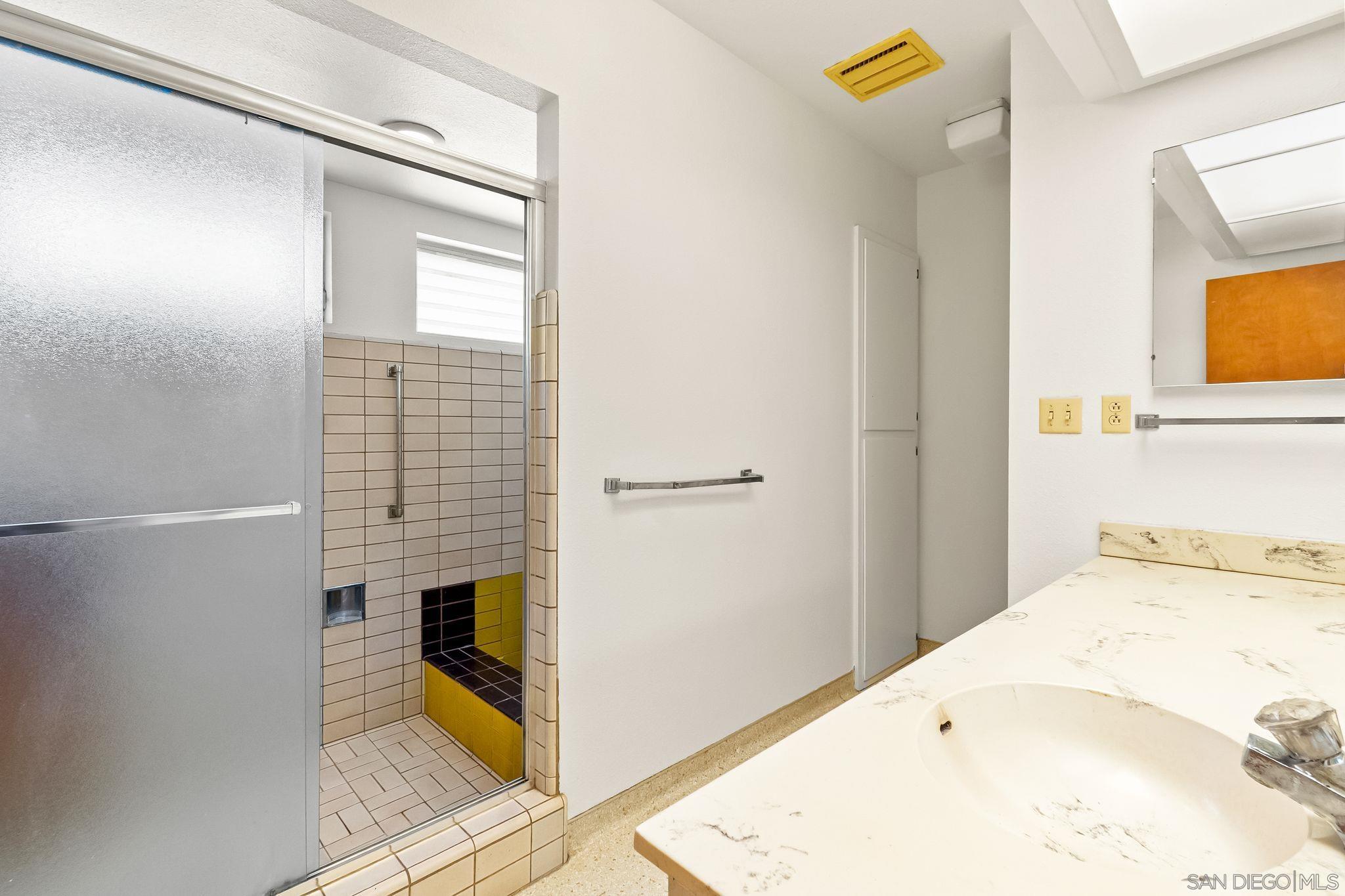 Detail Gallery Image 32 of 39 For 5868  Overlake Ave, San Diego,  CA 92120 - 5 Beds | 3/1 Baths