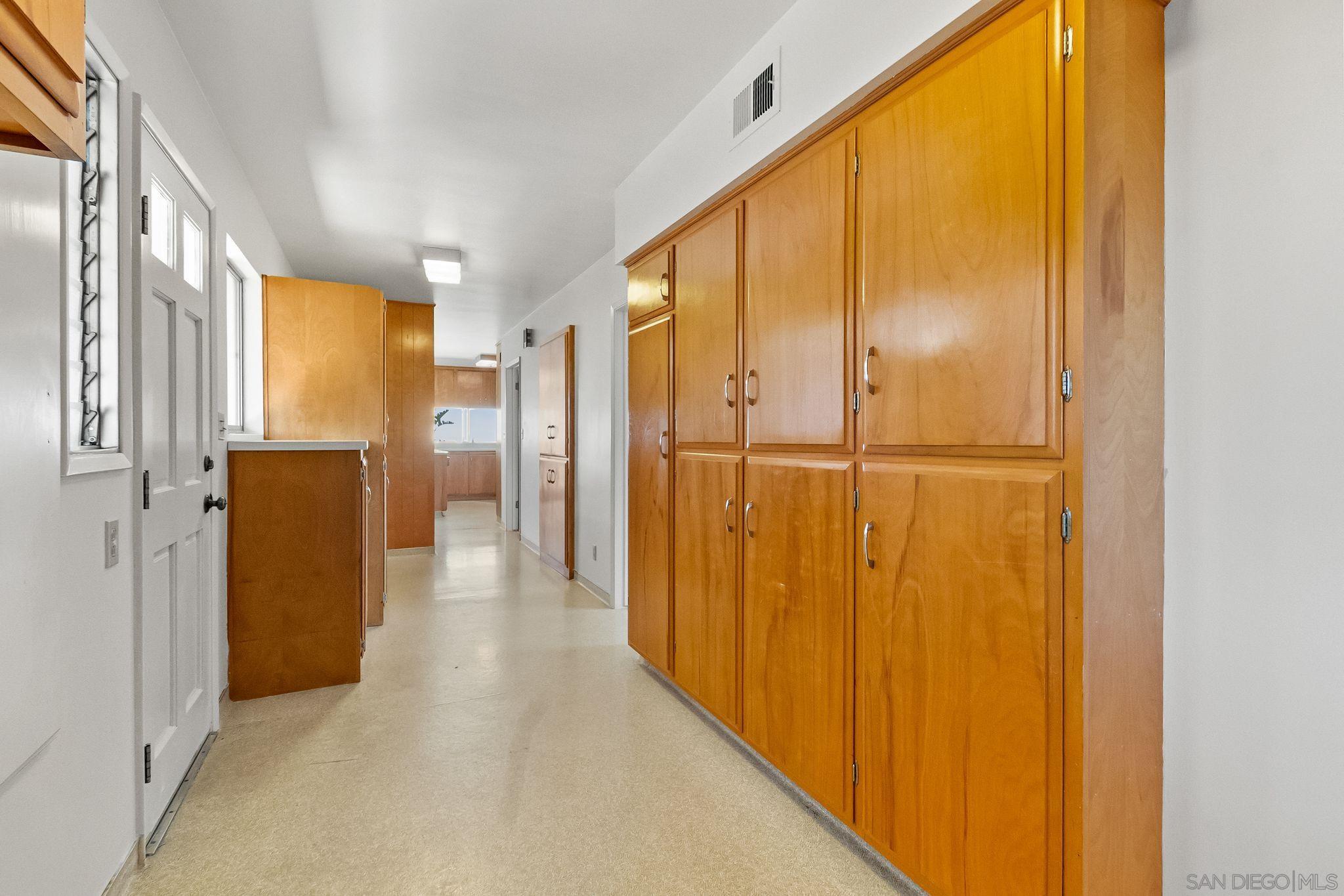 Detail Gallery Image 33 of 39 For 5868  Overlake Ave, San Diego,  CA 92120 - 5 Beds | 3/1 Baths