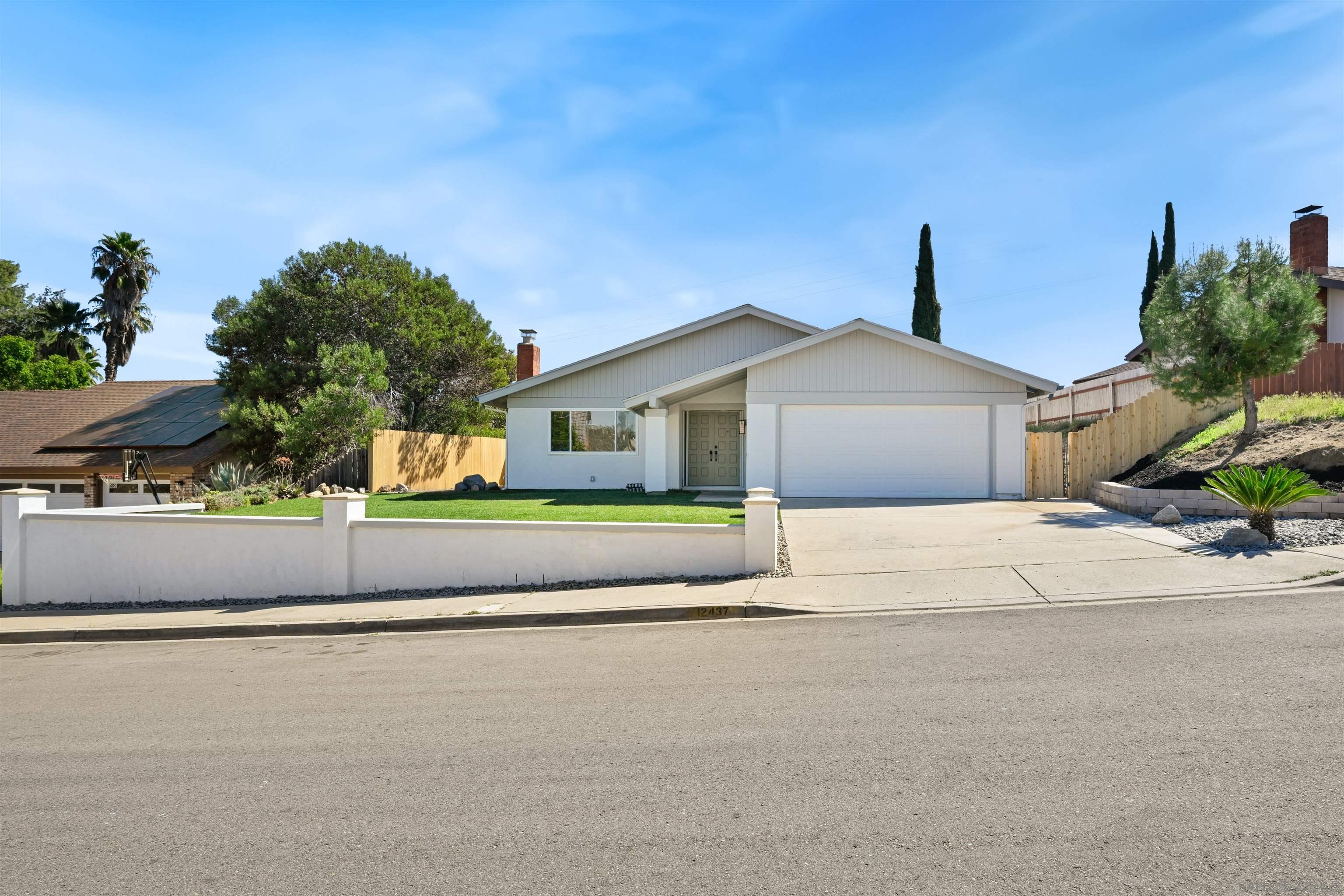 Detail Gallery Image 2 of 32 For 12437  Ridgeton Dr, Lakeside,  CA 92040 - 3 Beds | 2 Baths