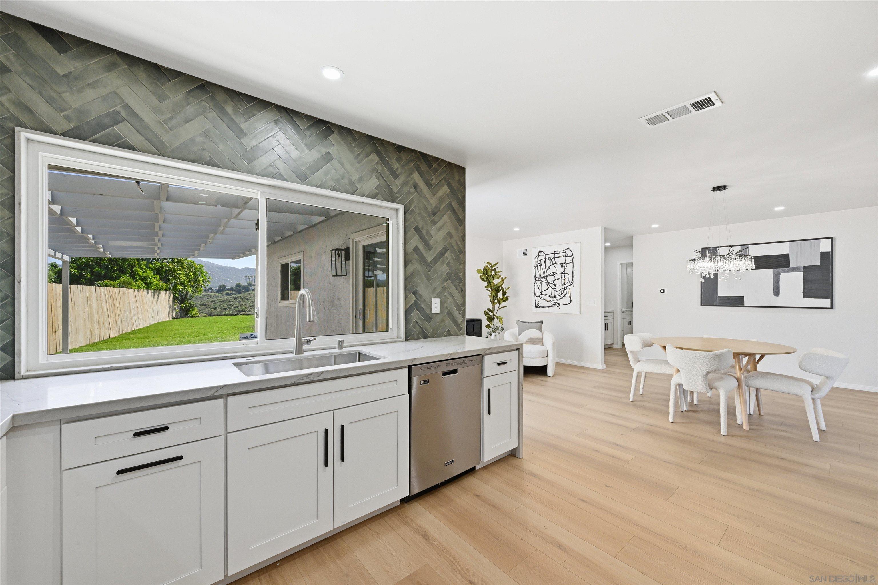 Detail Gallery Image 13 of 32 For 12437  Ridgeton Dr, Lakeside,  CA 92040 - 3 Beds | 2 Baths