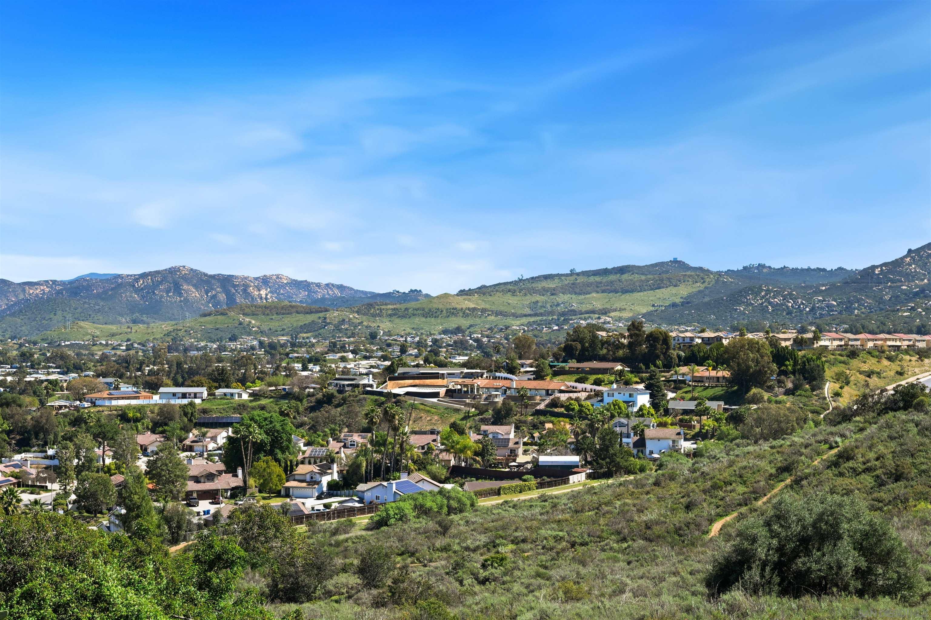 Detail Gallery Image 5 of 32 For 12437  Ridgeton Dr, Lakeside,  CA 92040 - 3 Beds | 2 Baths