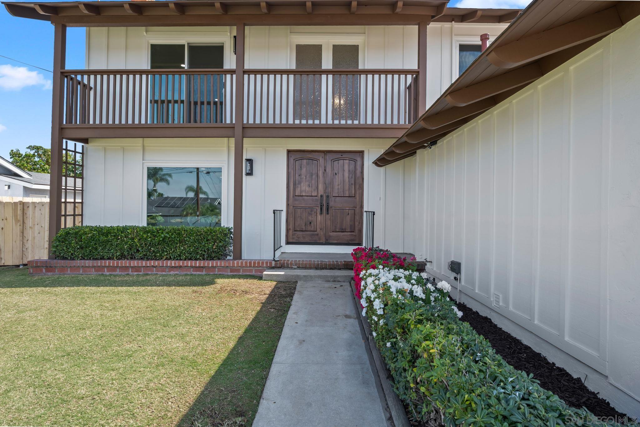 Detail Gallery Image 2 of 31 For 6243  Lake Lomond Dr, San Diego,  CA 92119 - 4 Beds | 3 Baths