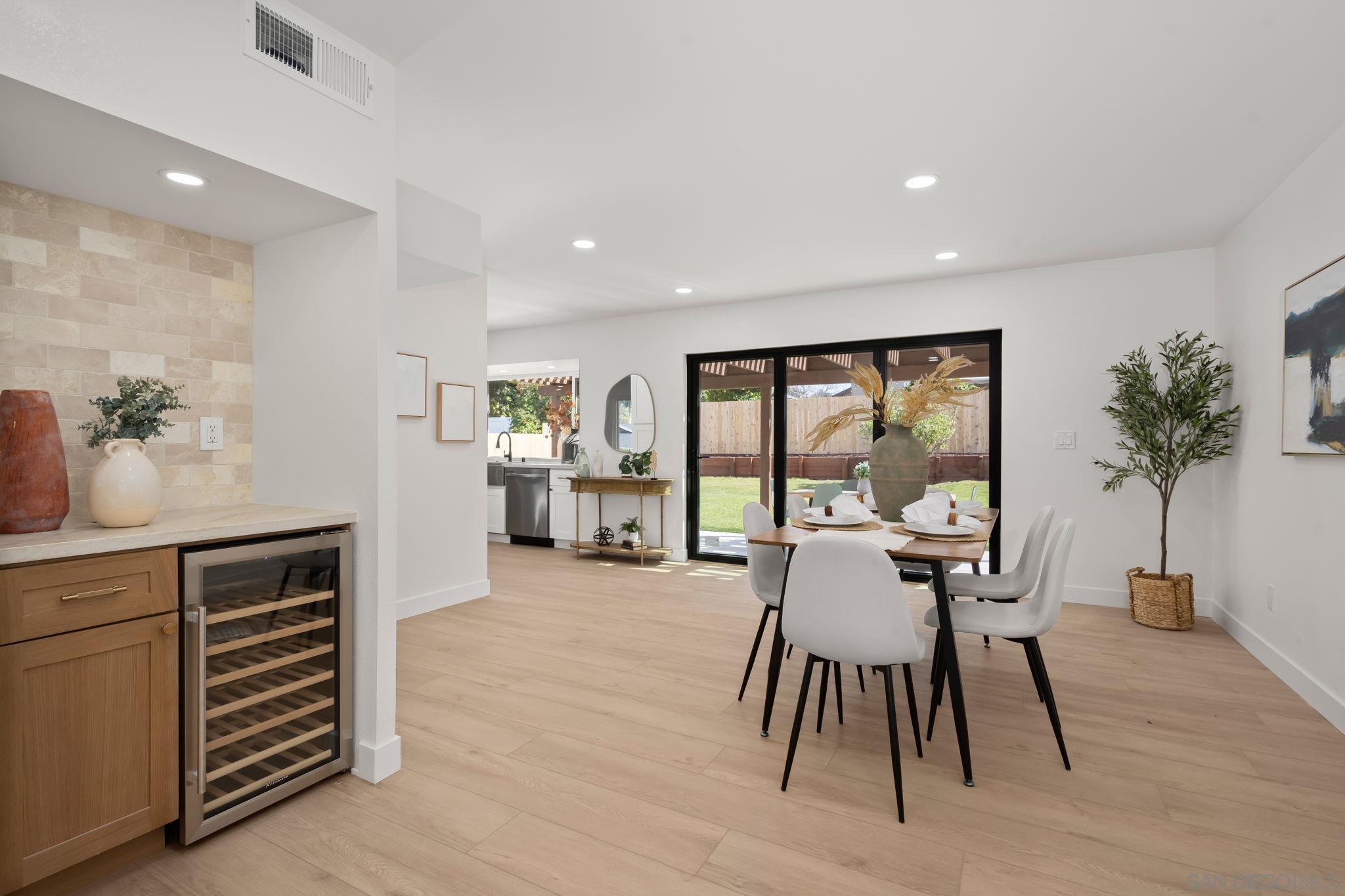 Detail Gallery Image 10 of 31 For 6243  Lake Lomond Dr, San Diego,  CA 92119 - 4 Beds | 3 Baths