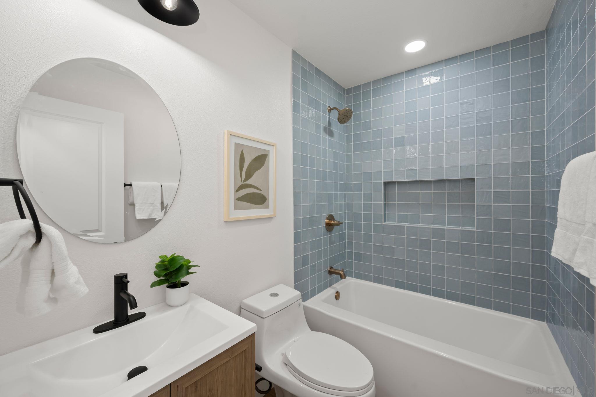 Detail Gallery Image 13 of 31 For 6243  Lake Lomond Dr, San Diego,  CA 92119 - 4 Beds | 3 Baths