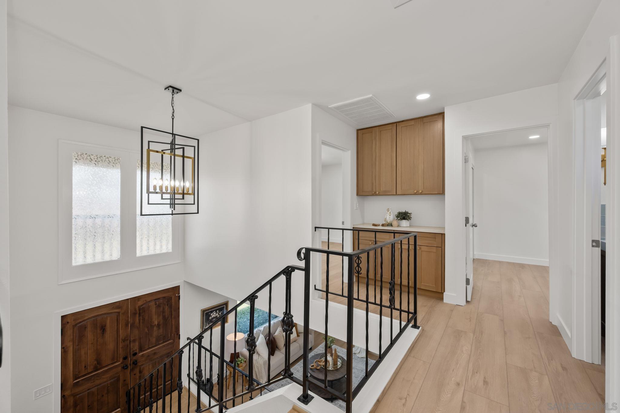 Detail Gallery Image 14 of 31 For 6243  Lake Lomond Dr, San Diego,  CA 92119 - 4 Beds | 3 Baths