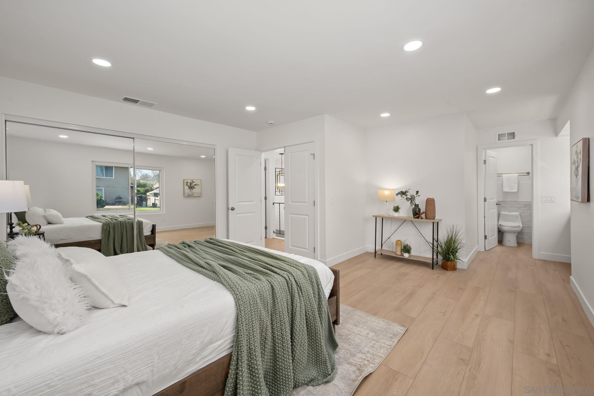 Detail Gallery Image 15 of 31 For 6243  Lake Lomond Dr, San Diego,  CA 92119 - 4 Beds | 3 Baths