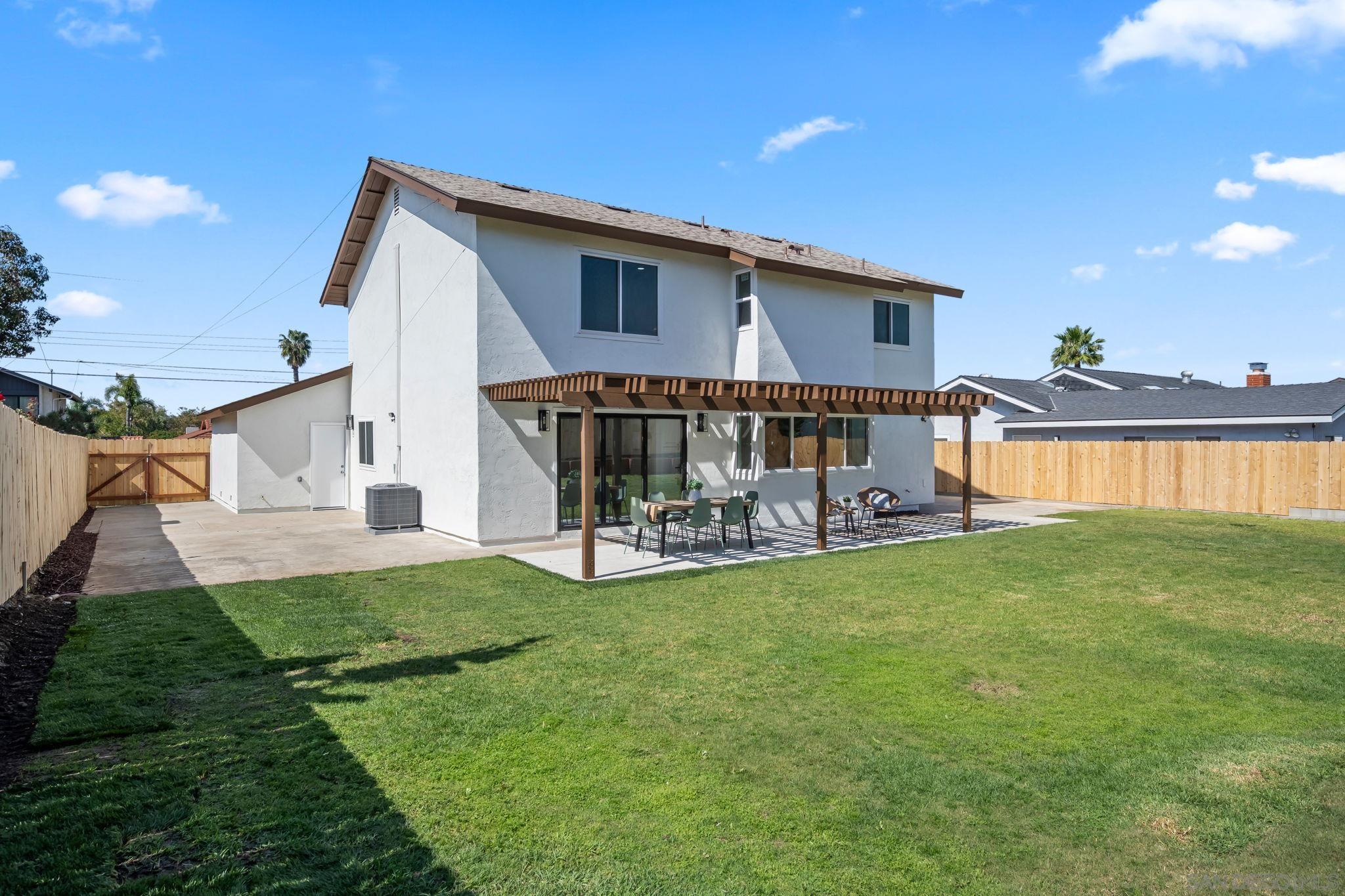 Detail Gallery Image 25 of 31 For 6243  Lake Lomond Dr, San Diego,  CA 92119 - 4 Beds | 3 Baths