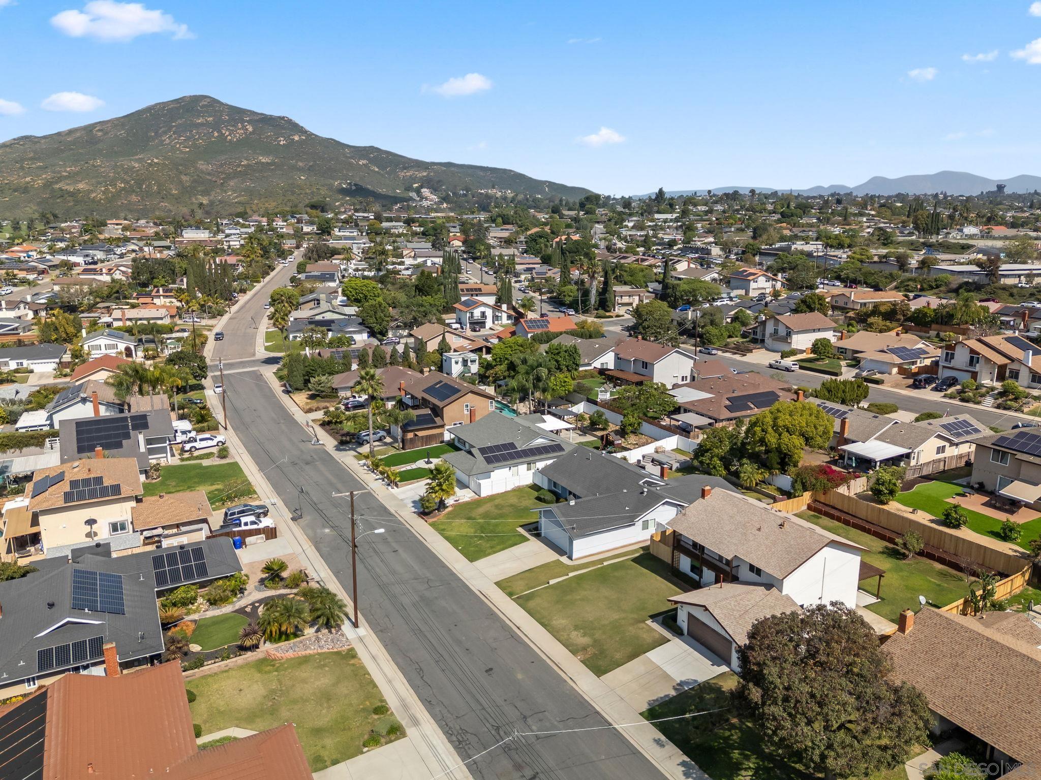 Detail Gallery Image 29 of 31 For 6243  Lake Lomond Dr, San Diego,  CA 92119 - 4 Beds | 3 Baths