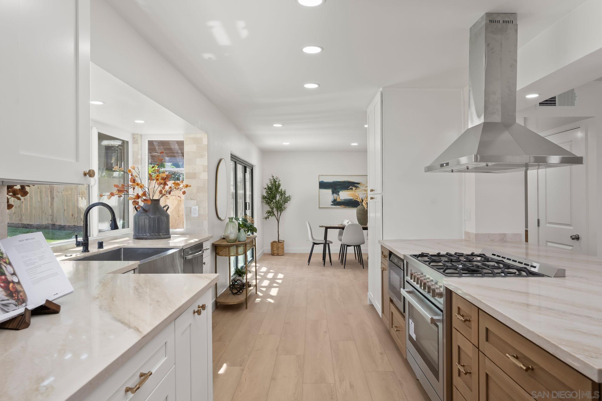 Detail Gallery Image 8 of 31 For 6243  Lake Lomond Dr, San Diego,  CA 92119 - 4 Beds | 3 Baths