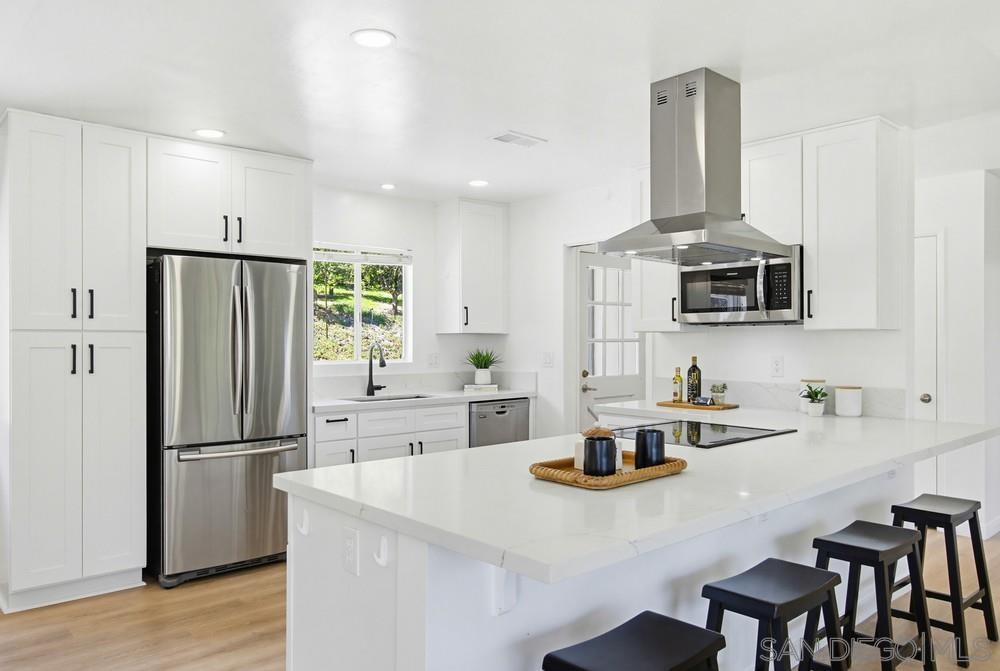 Detail Gallery Image 2 of 58 For 2824  Olive Hill Road, Fallbrook,  CA 92028 - 3 Beds | 3 Baths