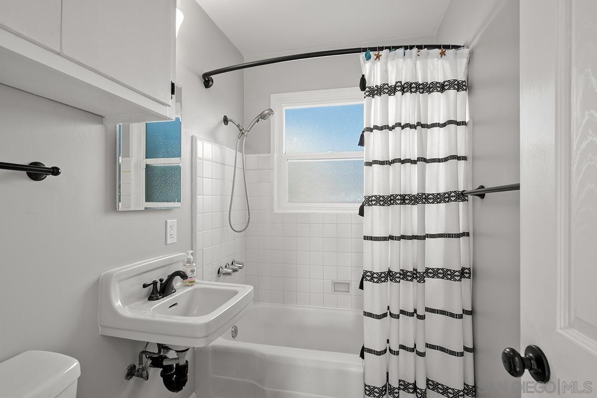 Detail Gallery Image 16 of 36 For 4227  69th St, La Mesa,  CA 91941 - 4 Beds | 3 Baths