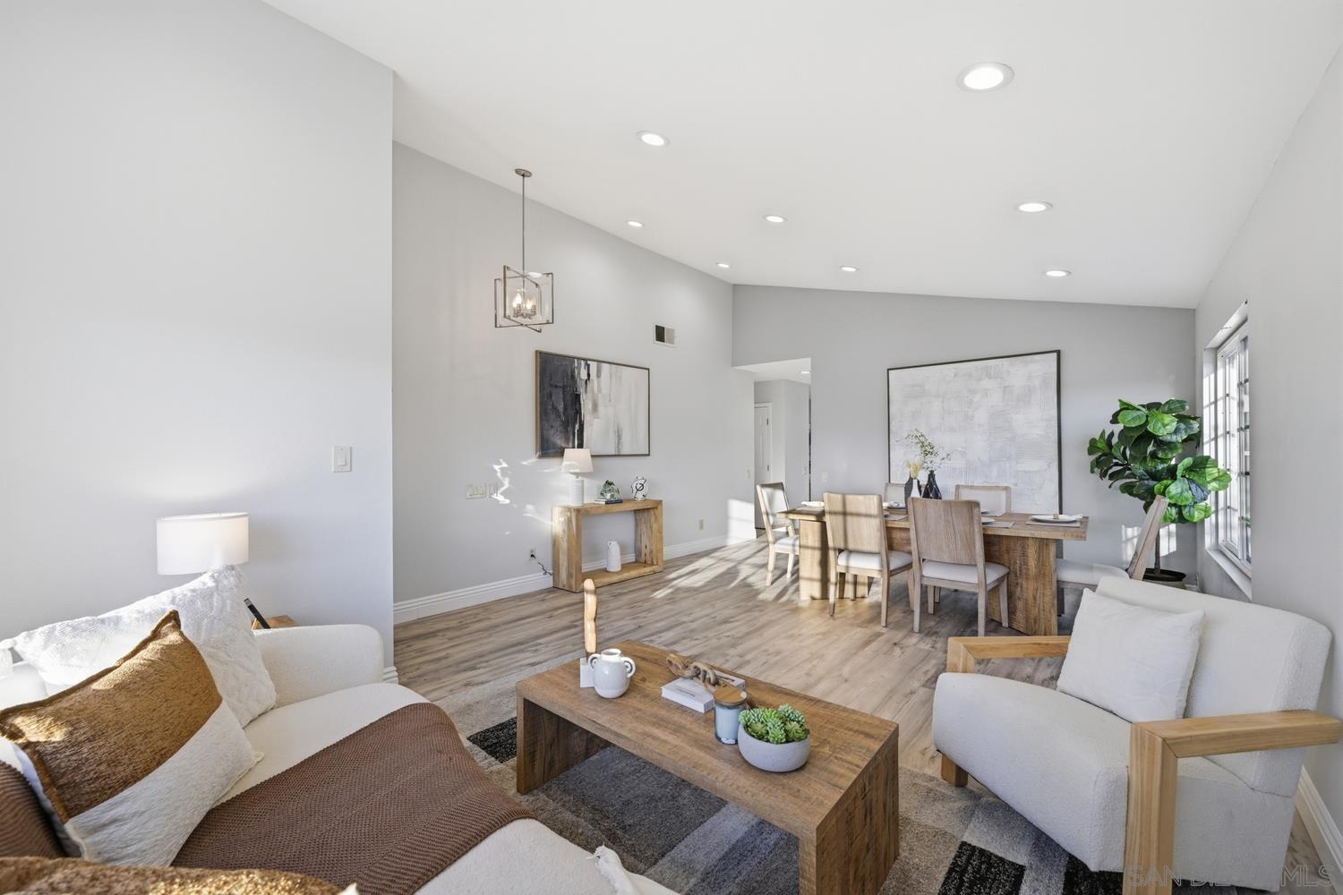 Detail Gallery Image 5 of 26 For 973  Stillwell Ave, San Diego,  CA 92114 - 4 Beds | 2 Baths