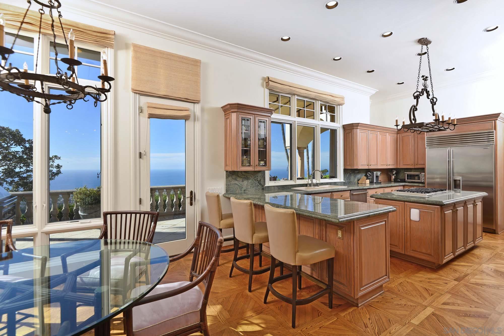 Detail Gallery Image 11 of 45 For 7304  Encelia Dr, La Jolla,  CA 92037 - 6 Beds | 7/2 Baths