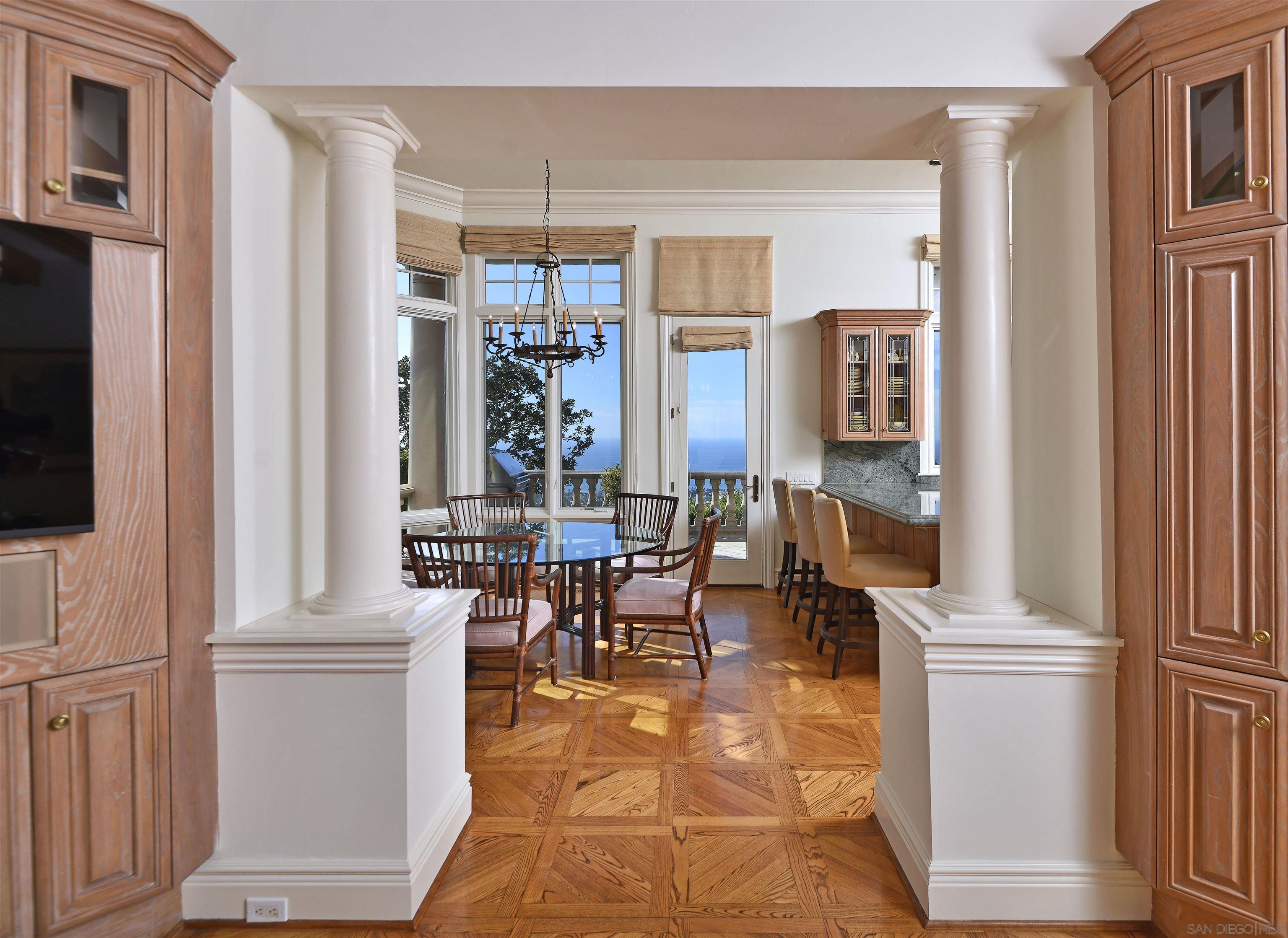 Detail Gallery Image 12 of 45 For 7304  Encelia Dr, La Jolla,  CA 92037 - 6 Beds | 7/2 Baths